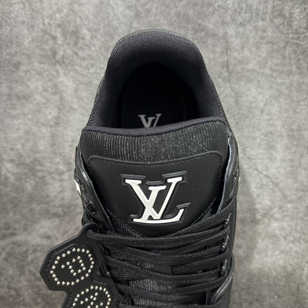 图片[8]-【天花板/Goat版】 市场最强版 没有之一的存在💪🏻 Louis Vuitton LV Trainer 系列全新版上架 手里有正品的可以对比下🆚懂货的看细节‼️ 此版品质是市场从未达到的新高度！ 整体版型 皮料 牛仔布的色差 压花纹路清晰度 后跟版型等等 都可以自行对比[机智]吊打市场所有货，怒甩十条街的那种，直接来正品对比图🆚，欢迎拿市场各大工厂的货来对比！ 尺码：35-45码-选品中心