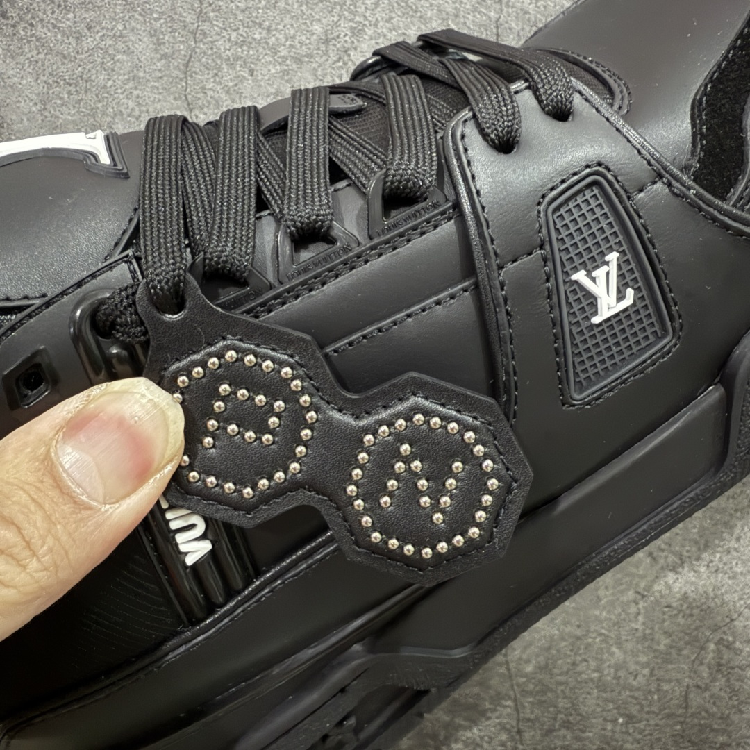 图片[3]-【天花板/Goat版】 市场最强版 没有之一的存在💪🏻 Louis Vuitton LV Trainer 系列全新版上架 手里有正品的可以对比下🆚懂货的看细节‼️ 此版品质是市场从未达到的新高度！ 整体版型 皮料 牛仔布的色差 压花纹路清晰度 后跟版型等等 都可以自行对比[机智]吊打市场所有货，怒甩十条街的那种，直接来正品对比图🆚，欢迎拿市场各大工厂的货来对比！ 尺码：35-45码-选品中心