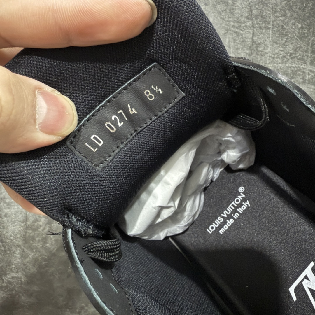 图片[6]-【天花板/Goat版】 市场最强版 没有之一的存在💪🏻 Louis Vuitton LV Trainer 系列全新版上架 手里有正品的可以对比下🆚懂货的看细节‼️ 此版品质是市场从未达到的新高度！ 整体版型 皮料 牛仔布的色差 压花纹路清晰度 后跟版型等等 都可以自行对比[机智]吊打市场所有货，怒甩十条街的那种，直接来正品对比图🆚，欢迎拿市场各大工厂的货来对比！ 尺码：35-45码-选品中心