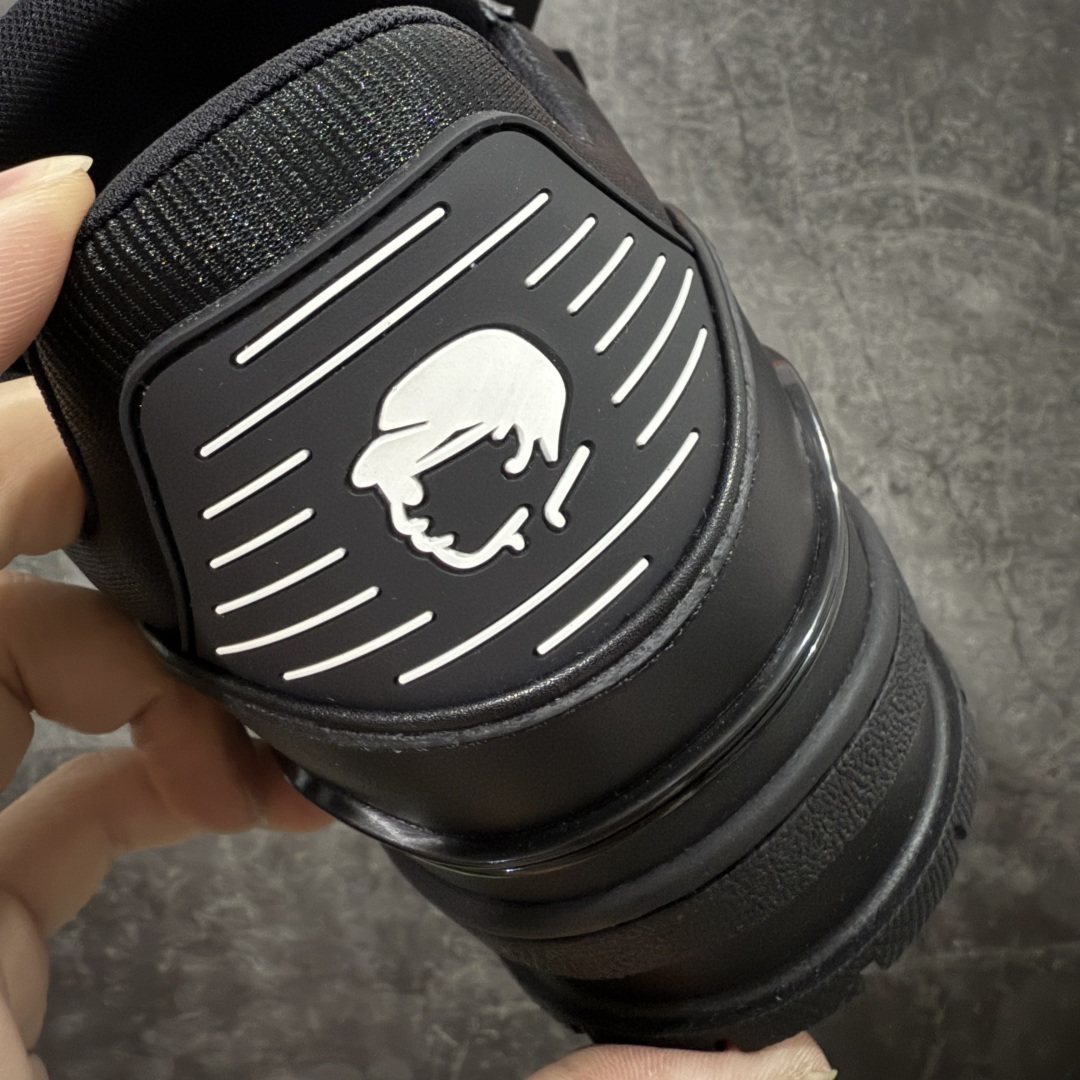 图片[2]-【天花板/Goat版】 市场最强版 没有之一的存在💪🏻 Louis Vuitton LV Trainer 系列全新版上架 手里有正品的可以对比下🆚懂货的看细节‼️ 此版品质是市场从未达到的新高度！ 整体版型 皮料 牛仔布的色差 压花纹路清晰度 后跟版型等等 都可以自行对比[机智]吊打市场所有货，怒甩十条街的那种，直接来正品对比图🆚，欢迎拿市场各大工厂的货来对比！ 尺码：35-45码-选品中心