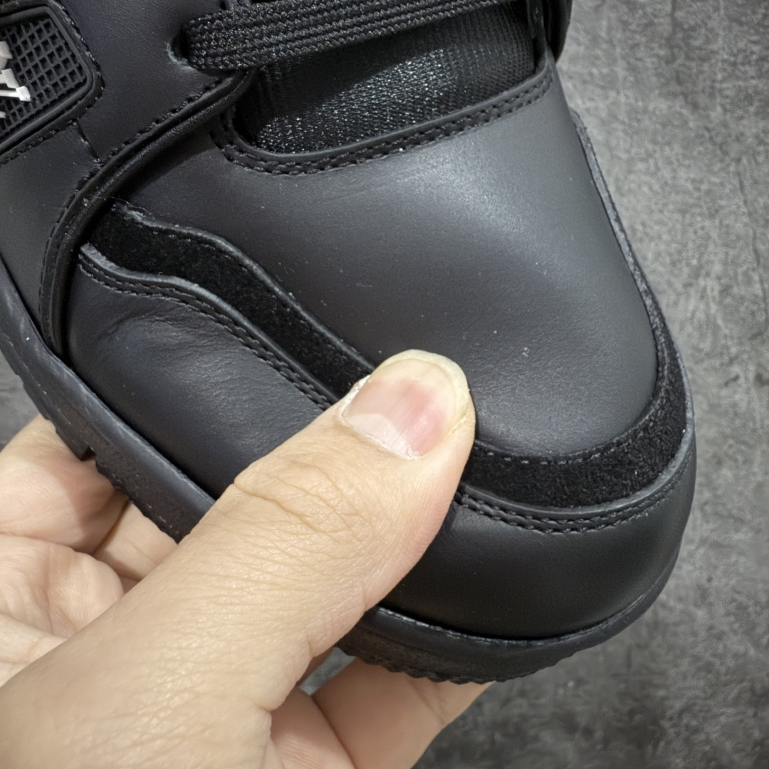 图片[4]-【天花板/Goat版】 市场最强版 没有之一的存在💪🏻 Louis Vuitton LV Trainer 系列全新版上架 手里有正品的可以对比下🆚懂货的看细节‼️ 此版品质是市场从未达到的新高度！ 整体版型 皮料 牛仔布的色差 压花纹路清晰度 后跟版型等等 都可以自行对比[机智]吊打市场所有货，怒甩十条街的那种，直接来正品对比图🆚，欢迎拿市场各大工厂的货来对比！ 尺码：35-45码-选品中心