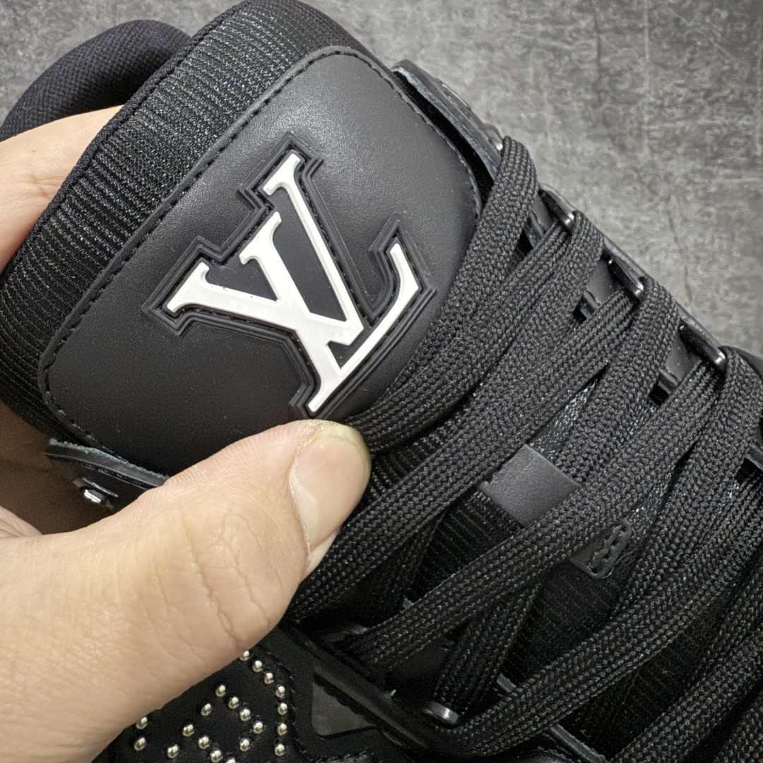 图片[5]-【天花板/Goat版】 市场最强版 没有之一的存在💪🏻 Louis Vuitton LV Trainer 系列全新版上架 手里有正品的可以对比下🆚懂货的看细节‼️ 此版品质是市场从未达到的新高度！ 整体版型 皮料 牛仔布的色差 压花纹路清晰度 后跟版型等等 都可以自行对比[机智]吊打市场所有货，怒甩十条街的那种，直接来正品对比图🆚，欢迎拿市场各大工厂的货来对比！ 尺码：35-45码-选品中心