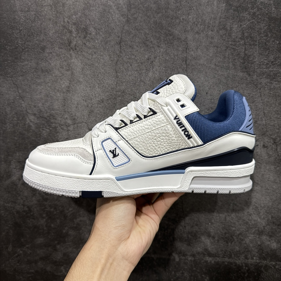 图片[2]-【莞产YS版本】Louis Vuitton Trainer lv时装走秀运动鞋 完美鞋型超高的清洁度 零毛边线头瑕疵 全套原楦原纸版原鞋开模 全网最具灵魂的版型 正确原装黄色鞋盒 正确中底印花 鞋面印花3D高频深度立体 全鞋电脑针车 紧密相连 针距密度一致 环保乳胶注塑鞋垫 厚度脚感还原原版 皮面裁剪部位 统一油边封口工艺 原装橡胶大底含胶量大底组合零偏差 专柜全套包装 防尘袋 说明书 质保卡 男女鞋 尺码： 38 39 40 41 42 43 44 45-选品中心