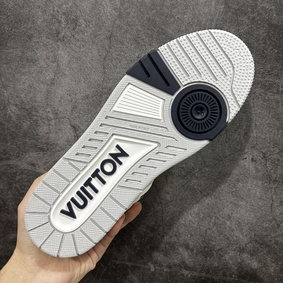 图片[9]-【莞产YS版本】Louis Vuitton Trainer lv时装走秀运动鞋 完美鞋型超高的清洁度 零毛边线头瑕疵 全套原楦原纸版原鞋开模 全网最具灵魂的版型 正确原装黄色鞋盒 正确中底印花 鞋面印花3D高频深度立体 全鞋电脑针车 紧密相连 针距密度一致 环保乳胶注塑鞋垫 厚度脚感还原原版 皮面裁剪部位 统一油边封口工艺 原装橡胶大底含胶量大底组合零偏差 专柜全套包装 防尘袋 说明书 质保卡 男女鞋 尺码： 38 39 40 41 42 43 44 45-选品中心