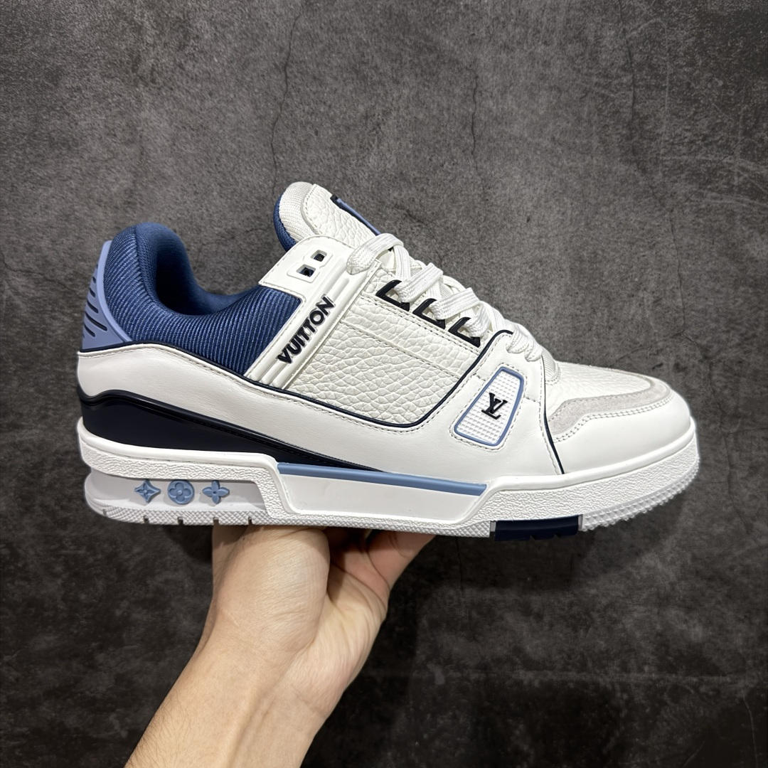 【莞产YS版本】Louis Vuitton Trainer lv时装走秀运动鞋 完美鞋型超高的清洁度 零毛边线头瑕疵 全套原楦原纸版原鞋开模 全网最具灵魂的版型 正确原装黄色鞋盒 正确中底印花 鞋面印花3D高频深度立体 全鞋电脑针车 紧密相连 针距密度一致 环保乳胶注塑鞋垫 厚度脚感还原原版 皮面裁剪部位 统一油边封口工艺 原装橡胶大底含胶量大底组合零偏差 专柜全套包装 防尘袋 说明书 质保卡 男女鞋 尺码： 38 39 40 41 42 43 44 45-选品中心