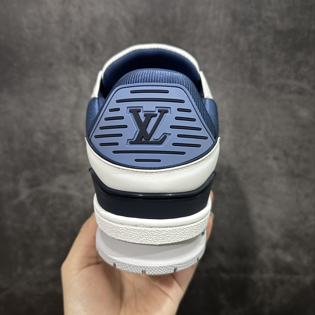 图片[4]-【莞产YS版本】Louis Vuitton Trainer lv时装走秀运动鞋 完美鞋型超高的清洁度 零毛边线头瑕疵 全套原楦原纸版原鞋开模 全网最具灵魂的版型 正确原装黄色鞋盒 正确中底印花 鞋面印花3D高频深度立体 全鞋电脑针车 紧密相连 针距密度一致 环保乳胶注塑鞋垫 厚度脚感还原原版 皮面裁剪部位 统一油边封口工艺 原装橡胶大底含胶量大底组合零偏差 专柜全套包装 防尘袋 说明书 质保卡 男女鞋 尺码： 38 39 40 41 42 43 44 45-选品中心