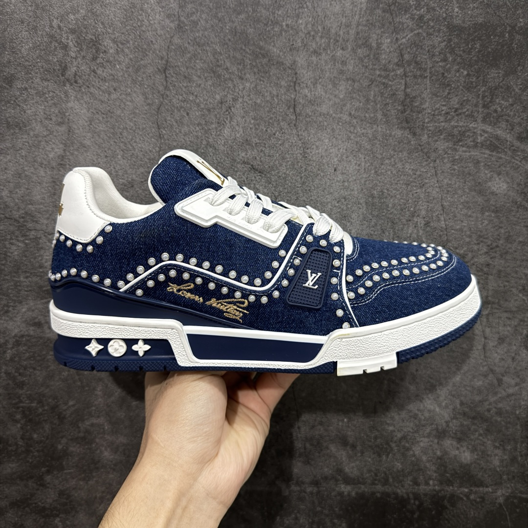 【莞产YS版本】Louis Vuitton Trainer lv时装走秀运动鞋 完美鞋型超高的清洁度 零毛边线头瑕疵 全套原楦原纸版原鞋开模 全网最具灵魂的版型 正确原装黄色鞋盒 正确中底印花 鞋面印花3D高频深度立体 全鞋电脑针车 紧密相连 针距密度一致 环保乳胶注塑鞋垫 厚度脚感还原原版 皮面裁剪部位 统一油边封口工艺 原装橡胶大底含胶量大底组合零偏差 专柜全套包装 防尘袋 说明书 质保卡 男女鞋 尺码:35 36 37 38 39 40 41 42 43 44 45-选品中心