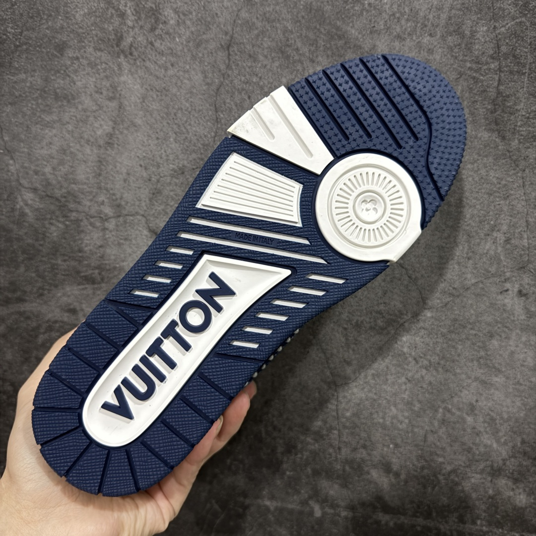 图片[9]-【莞产YS版本】Louis Vuitton Trainer lv时装走秀运动鞋 完美鞋型超高的清洁度 零毛边线头瑕疵 全套原楦原纸版原鞋开模 全网最具灵魂的版型 正确原装黄色鞋盒 正确中底印花 鞋面印花3D高频深度立体 全鞋电脑针车 紧密相连 针距密度一致 环保乳胶注塑鞋垫 厚度脚感还原原版 皮面裁剪部位 统一油边封口工艺 原装橡胶大底含胶量大底组合零偏差 专柜全套包装 防尘袋 说明书 质保卡 男女鞋 尺码：35 36 37 38 39 40 41 42 43 44 45-选品中心