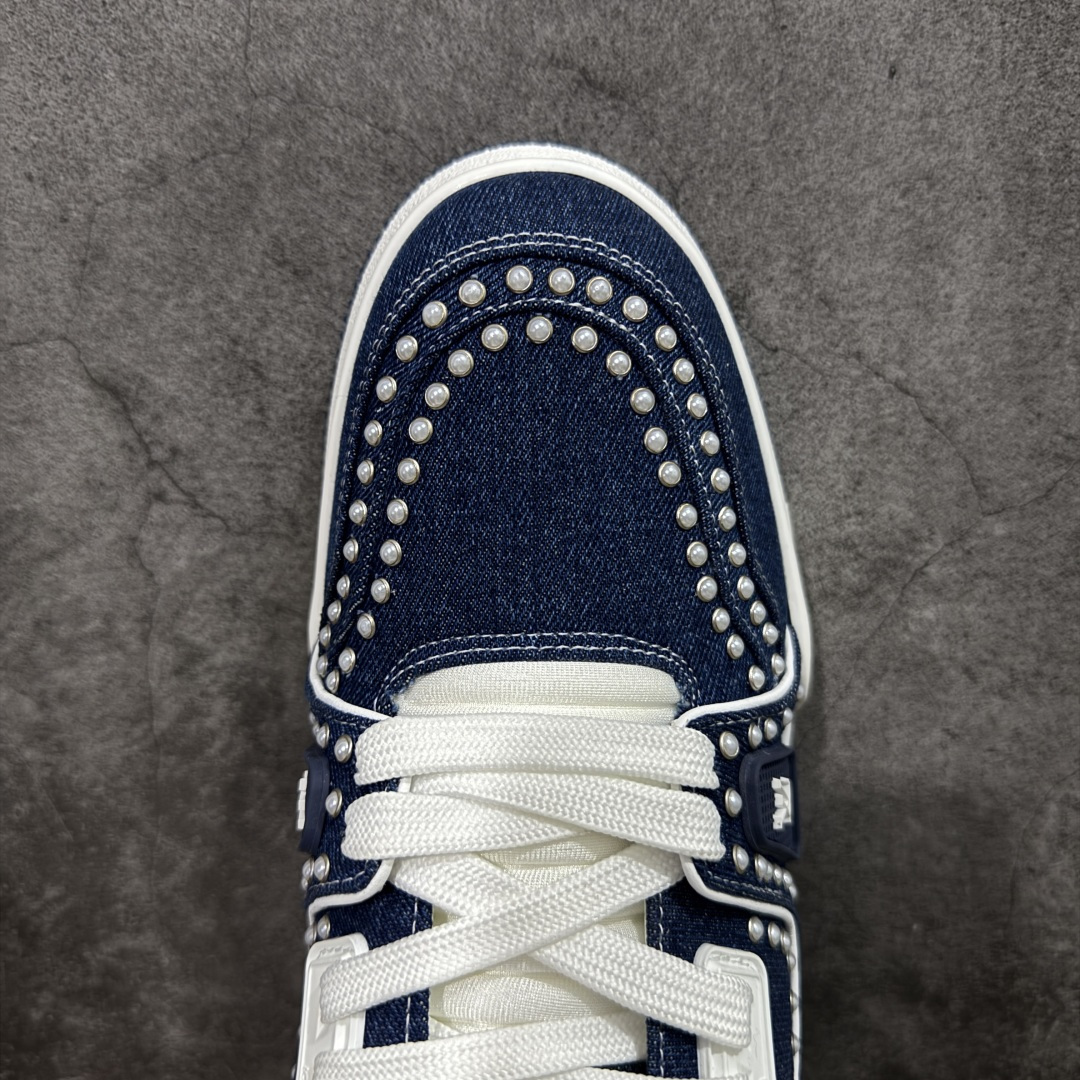 图片[5]-【莞产YS版本】Louis Vuitton Trainer lv时装走秀运动鞋 完美鞋型超高的清洁度 零毛边线头瑕疵 全套原楦原纸版原鞋开模 全网最具灵魂的版型 正确原装黄色鞋盒 正确中底印花 鞋面印花3D高频深度立体 全鞋电脑针车 紧密相连 针距密度一致 环保乳胶注塑鞋垫 厚度脚感还原原版 皮面裁剪部位 统一油边封口工艺 原装橡胶大底含胶量大底组合零偏差 专柜全套包装 防尘袋 说明书 质保卡 男女鞋 尺码：35 36 37 38 39 40 41 42 43 44 45-选品中心