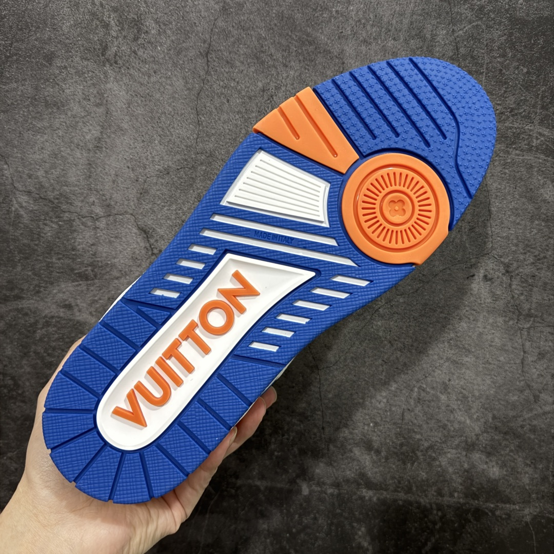 图片[9]-【莞产YS版本】Louis Vuitton Trainer lv时装走秀运动鞋 完美鞋型超高的清洁度 零毛边线头瑕疵 全套原楦原纸版原鞋开模 全网最具灵魂的版型 正确原装黄色鞋盒 正确中底印花 鞋面印花3D高频深度立体 全鞋电脑针车 紧密相连 针距密度一致 环保乳胶注塑鞋垫 厚度脚感还原原版 皮面裁剪部位 统一油边封口工艺 原装橡胶大底含胶量大底组合零偏差 专柜全套包装 防尘袋 说明书 质保卡 男女鞋 尺码： 38 39 40 41 42 43 44 45-选品中心