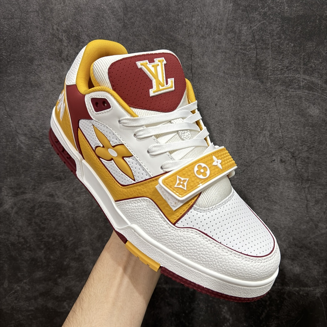 图片[3]-【莞产YS版本】Louis Vuitton Trainer lv时装走秀运动鞋 完美鞋型超高的清洁度 零毛边线头瑕疵 全套原楦原纸版原鞋开模 全网最具灵魂的版型 正确原装黄色鞋盒 正确中底印花 鞋面印花3D高频深度立体 全鞋电脑针车 紧密相连 针距密度一致 环保乳胶注塑鞋垫 厚度脚感还原原版 皮面裁剪部位 统一油边封口工艺 原装橡胶大底含胶量大底组合零偏差 专柜全套包装 防尘袋 说明书 质保卡 男女鞋 尺码： 38 39 40 41 42 43 44 45-选品中心