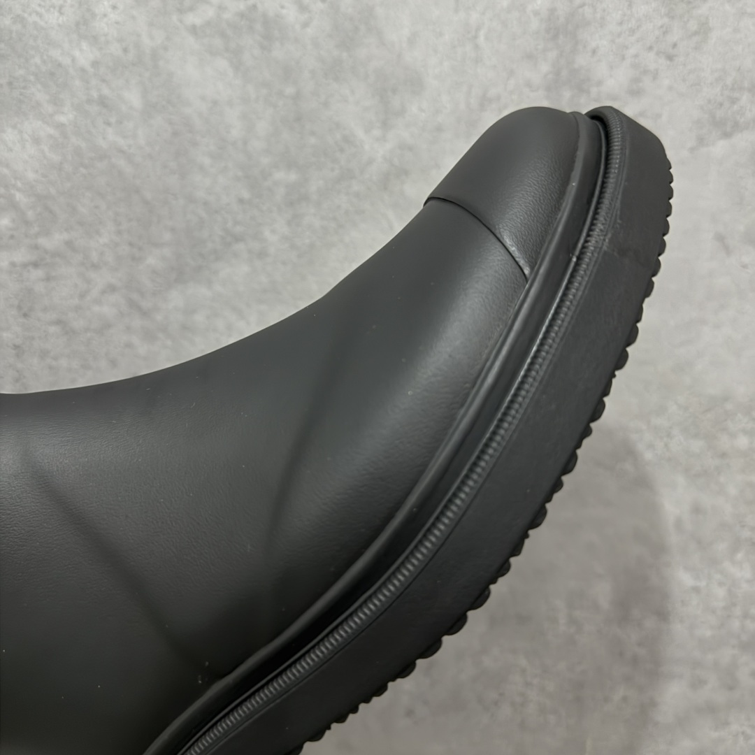 图片[6]-【广东纯原版】Chanel 香奈儿爆款雨靴 全新升级无缝接版本 太好看了，设计风格洋气时尚百搭、超显腿瘦，日常穿搭特时髦 搭什么都不会错 本季必买！谁穿谁美 材料非常有质感很高级！脚感超级柔软舒适 – MATERIAL 🙆TPU#材质 尺码：35-40-选品中心