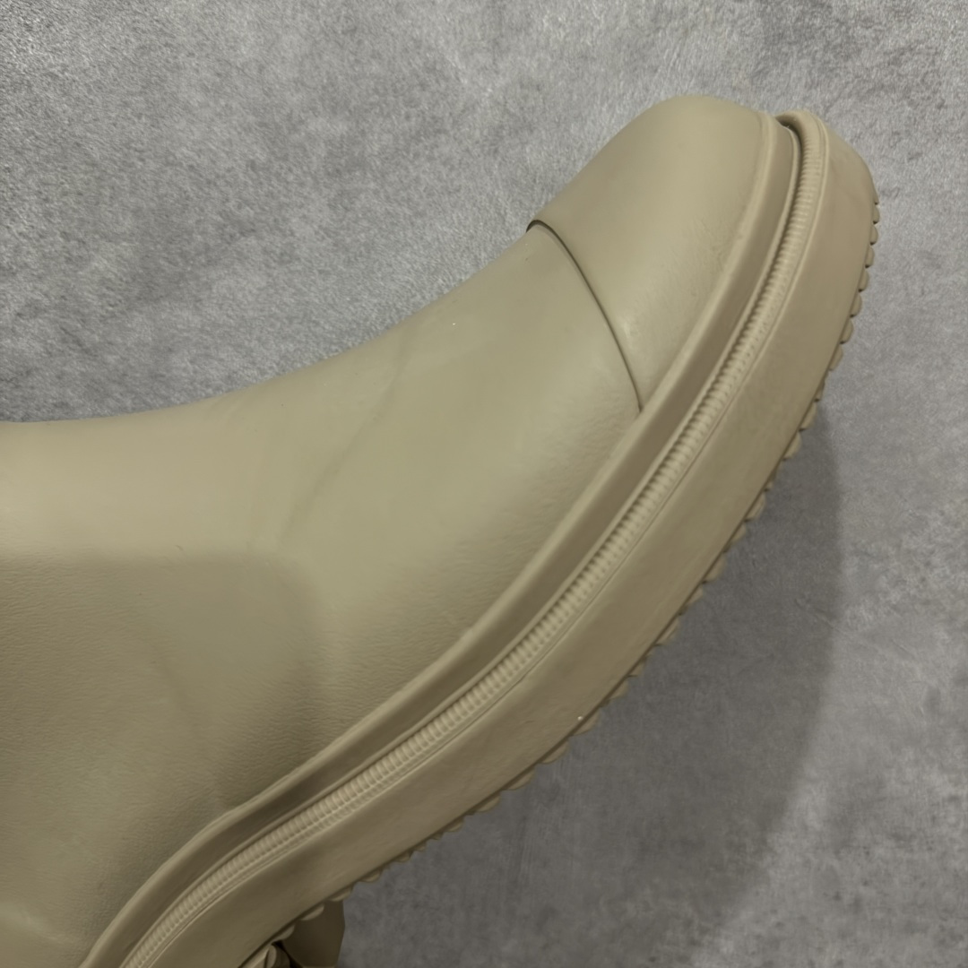 图片[6]-【广东纯原版】Chanel 香奈儿爆款雨靴 全新升级无缝接版本 太好看了，设计风格洋气时尚百搭、超显腿瘦，日常穿搭特时髦 搭什么都不会错 本季必买！谁穿谁美 材料非常有质感很高级！脚感超级柔软舒适 – MATERIAL 🙆TPU#材质 尺码：35-40-选品中心