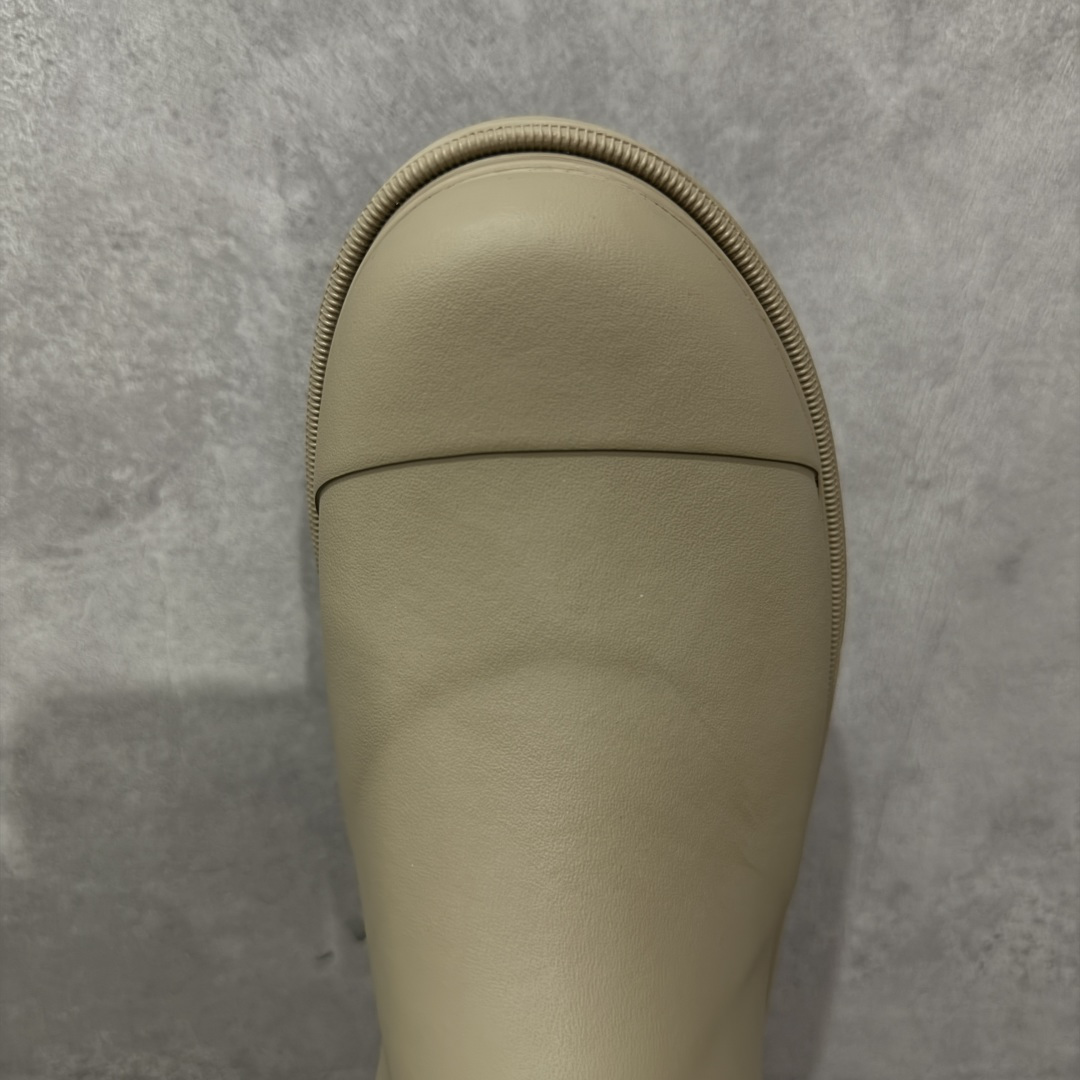 图片[5]-【广东纯原版】Chanel 香奈儿爆款雨靴 全新升级无缝接版本 太好看了，设计风格洋气时尚百搭、超显腿瘦，日常穿搭特时髦 搭什么都不会错 本季必买！谁穿谁美 材料非常有质感很高级！脚感超级柔软舒适 – MATERIAL 🙆TPU#材质 尺码：35-40-选品中心