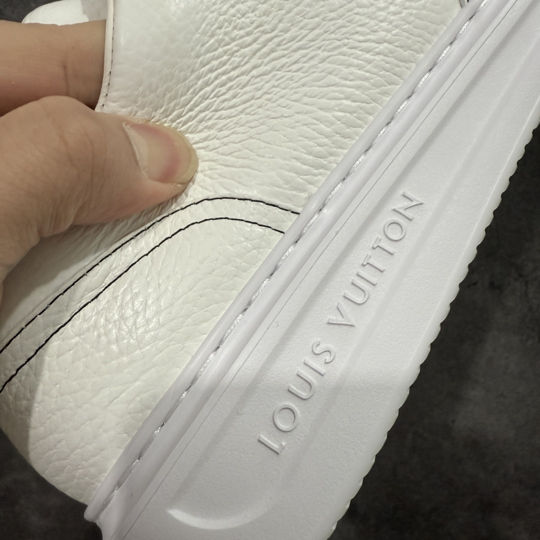 图片[3]-【海淘代购版】LOUIS VUITTON LV Beverly Hills 牛皮 圆头系带 低帮 时尚板鞋 男款 白色 海淘代购同渠道品质 高端零售 外贸充正专供 原版购入开发 ZP级全套包装 完美楦型 正确卡色 大底TPU 质感媲美原版 细节与原版一致 请注意区分市面通货材 尺码：38 39 40 41 42 43 44 45 46-选品中心