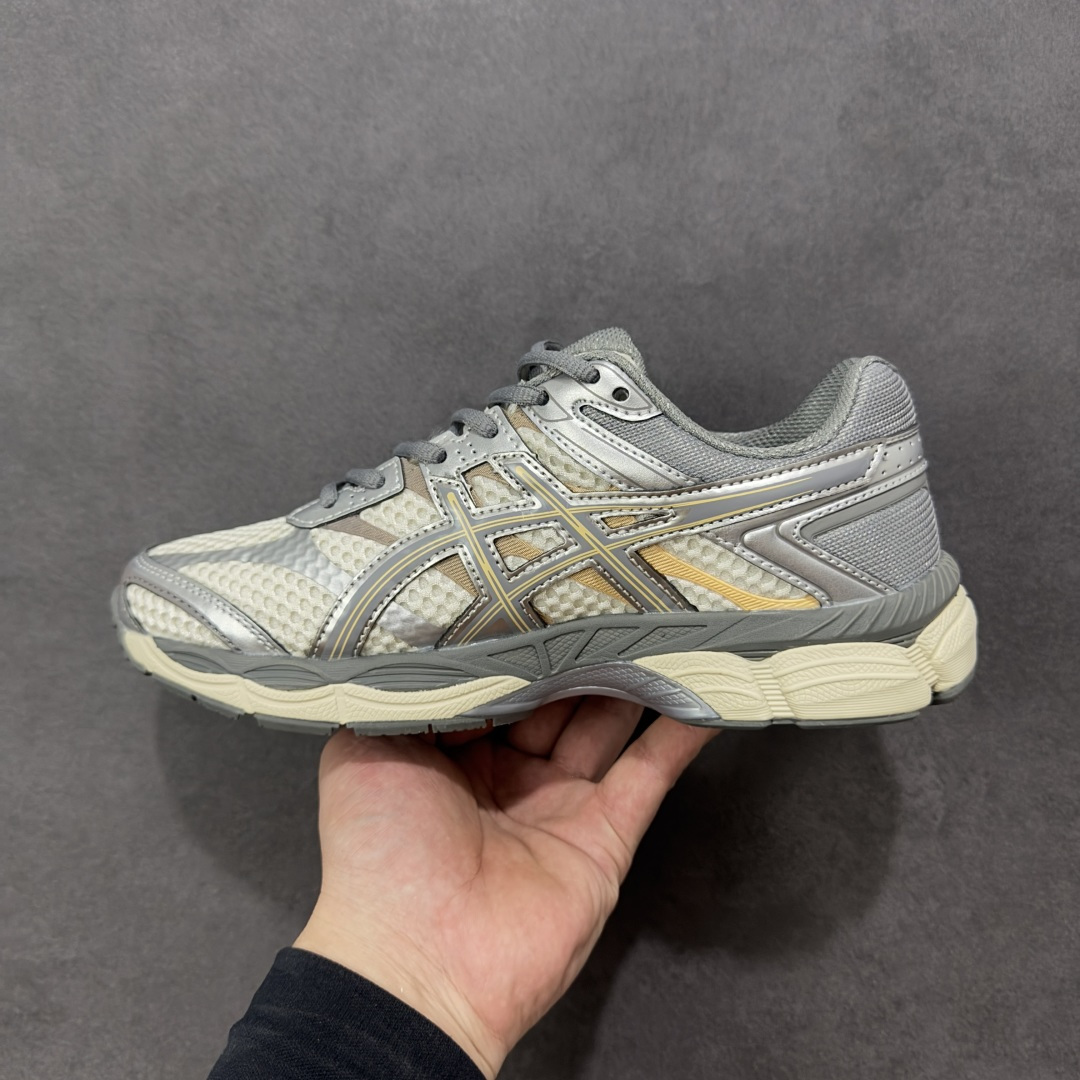 图片[2]-【公司级】Asics Gel-Cumulus 16 亚瑟士复古时尚缓震运动跑步鞋 鞋面采用无缝线工程网眼设计，全面升级的FF BLAST™ PLUS泡棉，更轻、更弹、更耐久。相比前代更轻盈鞋底采用了轻质发泡材料,并在后跟和前掌处采用了亚瑟士核心科技GEL缓震胶,赋予鞋款强大的缓冲性能,提供了更柔软舒适的穿着体验。AHAR® PLUS超耐磨橡胶大底，延长跑鞋使用寿命。 货号：1203A733-101 尺码：36 37 37.5 38 39 39.5 40 40.5 41.5 42 42.5 43.5 44 45 编码：AMB260270-选品中心