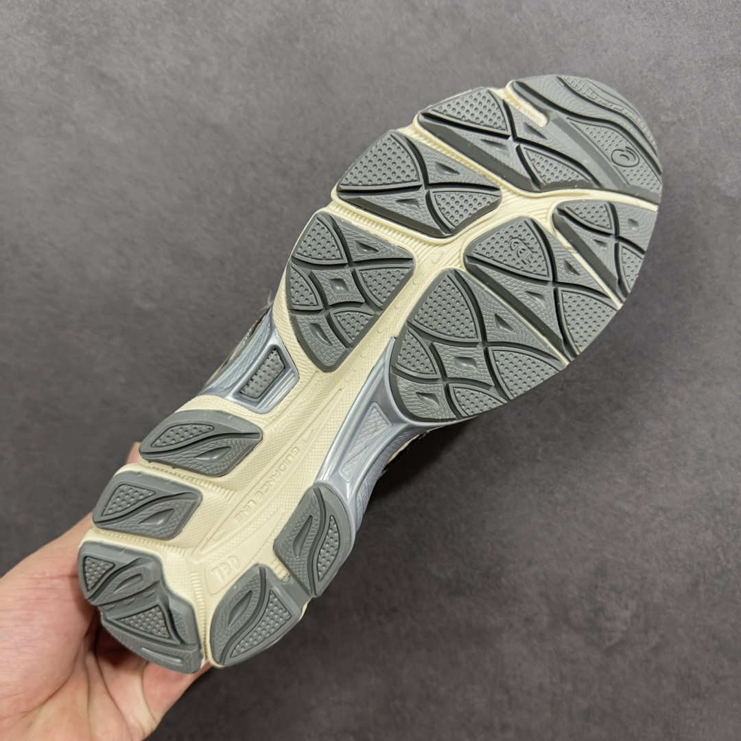 图片[9]-【公司级】Asics Gel-Cumulus 16 亚瑟士复古时尚缓震运动跑步鞋 鞋面采用无缝线工程网眼设计，全面升级的FF BLAST™ PLUS泡棉，更轻、更弹、更耐久。相比前代更轻盈鞋底采用了轻质发泡材料,并在后跟和前掌处采用了亚瑟士核心科技GEL缓震胶,赋予鞋款强大的缓冲性能,提供了更柔软舒适的穿着体验。AHAR® PLUS超耐磨橡胶大底，延长跑鞋使用寿命。 货号：1203A733-101 尺码：36 37 37.5 38 39 39.5 40 40.5 41.5 42 42.5 43.5 44 45 编码：AMB260270-选品中心