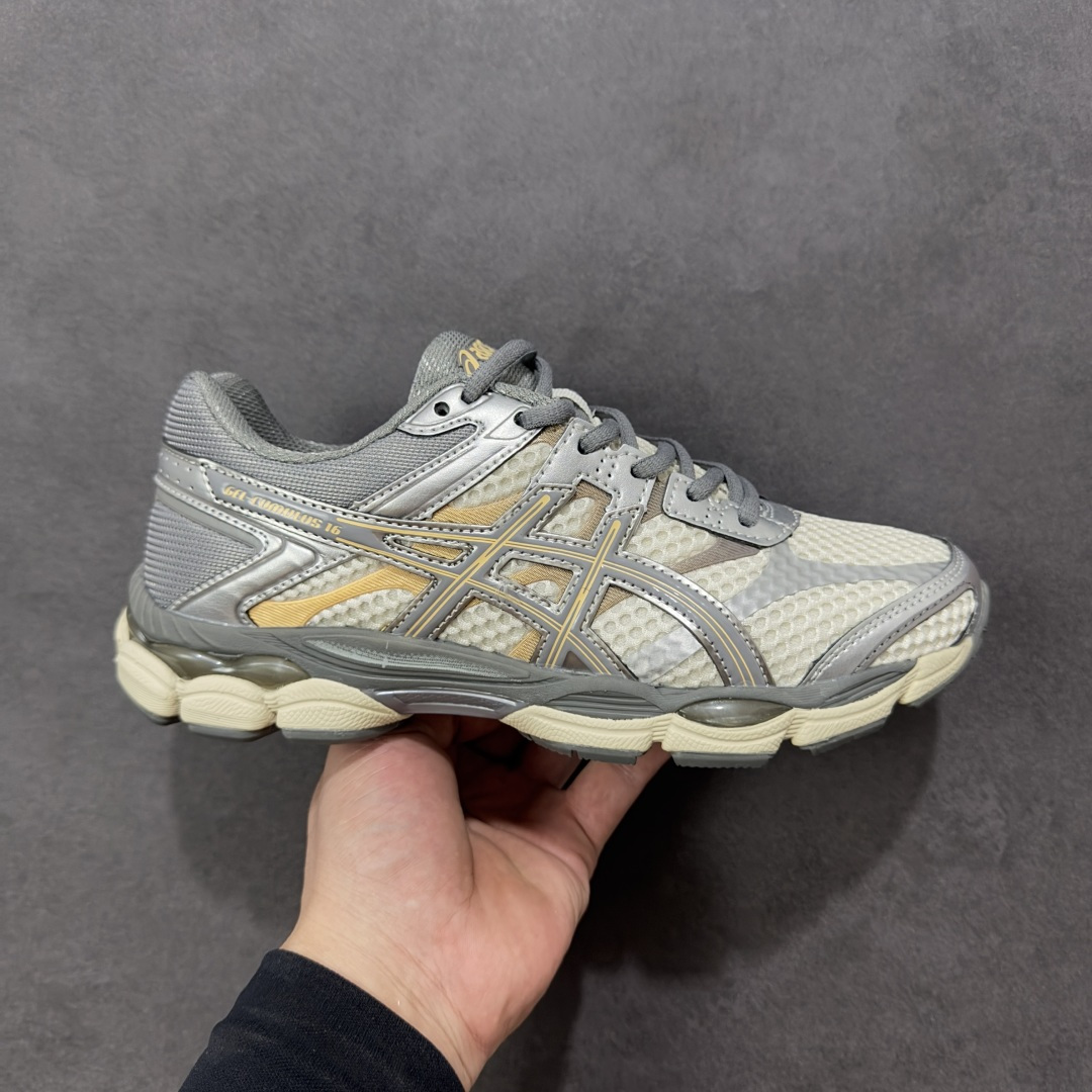 【公司级】Asics Gel-Cumulus 16 亚瑟士复古时尚缓震运动跑步鞋 鞋面采用无缝线工程网眼设计,全面升级的FF BLAST™ PLUS泡棉,更轻、更弹、更耐久。相比前代更轻盈鞋底采用了轻质发泡材料,并在后跟和前掌处采用了亚瑟士核心科技GEL缓震胶,赋予鞋款强大的缓冲性能,提供了更柔软舒适的穿着体验。AHAR® PLUS超耐磨橡胶大底,延长跑鞋使用寿命。 货号:1203A733-101 尺码:36 37 37.5 38 39 39.5 40 40.5 41.5 42 42.5 43.5 44 45 编码:AMB260270-选品中心