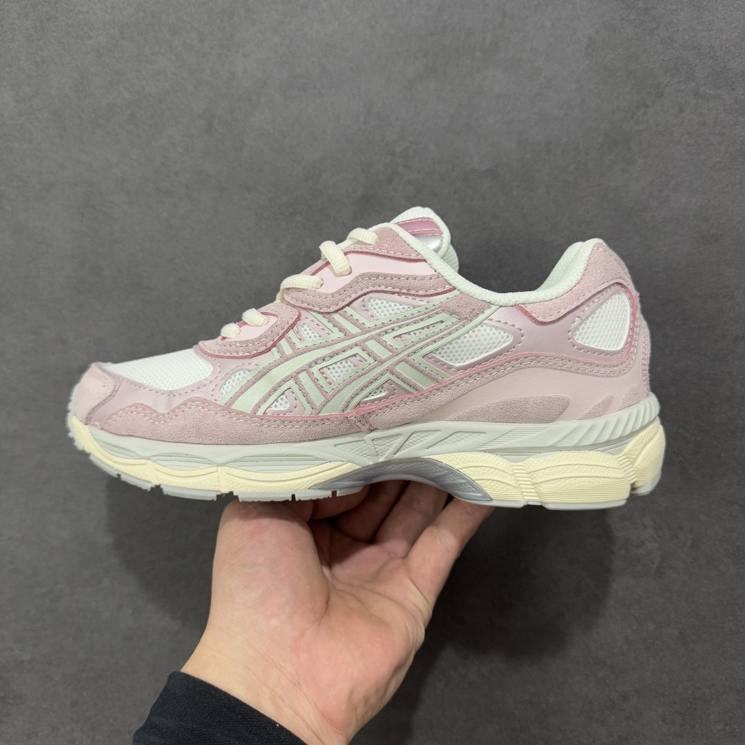 图片[2]-【公司级】Asics Gel-Cumulus 16 亚瑟士复古时尚缓震运动跑步鞋 鞋面采用无缝线工程网眼设计，全面升级的FF BLAST™ PLUS泡棉，更轻、更弹、更耐久。相比前代更轻盈鞋底采用了轻质发泡材料,并在后跟和前掌处采用了亚瑟士核心科技GEL缓震胶,赋予鞋款强大的缓冲性能,提供了更柔软舒适的穿着体验。AHAR® PLUS超耐磨橡胶大底，延长跑鞋使用寿命。 货号：1203A733-101 尺码：36 37 37.5 38 39 39.5 40 40.5 41.5 42 42.5 43.5 44 45 编码：AMB260270-选品中心