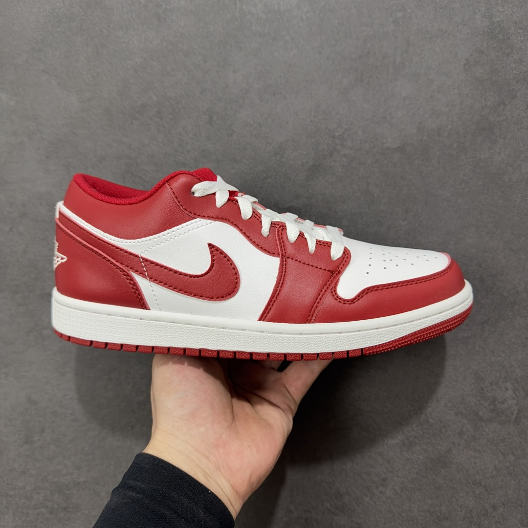 【H11版本】耐克Nike Air Jordan 1 AJ1经典复古经典低帮百搭文化篮球鞋 白红 553558-166 公司级真标半码制#原档案原数据开发版型#采用荔枝纹头层皮革鞋面材质#原厂立体填充鞋舌海绵#中底注胶孔及缜密中底拉帮工艺#原数据开发模具大底 尺码:35.5 36 36.5 37.5 38 38.5 39 40 40.5 41 42 42.5 43 44 44.5 45 46 47.5 编码:H11B270280-选品中心