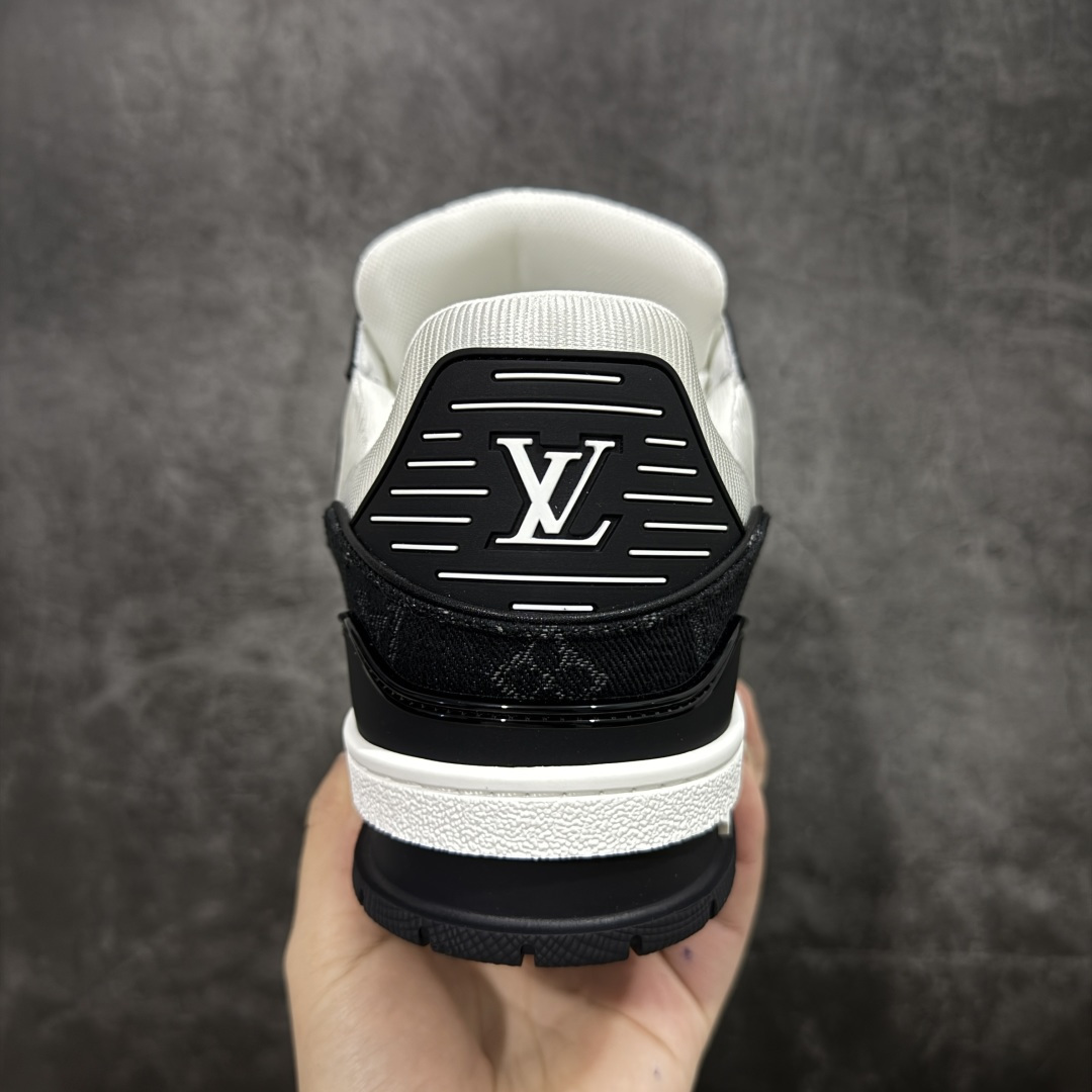 图片[4]-【天花板/Goat版】 市场最强版 没有之一的存在💪🏻 Louis Vuitton LV Trainer 系列全新版上架 黑牛仔 手里有正品的可以对比下🆚懂货的看细节‼️ 此版品质是市场从未达到的新高度！ 整体版型 皮料 牛仔布的色差 压花纹路清晰度 后跟版型等等 都可以自行对比[机智]吊打市场所有货，怒甩十条街的那种，直接来正品对比图🆚，欢迎拿市场各大工厂的货来对比！ 尺码：35-45码-选品中心