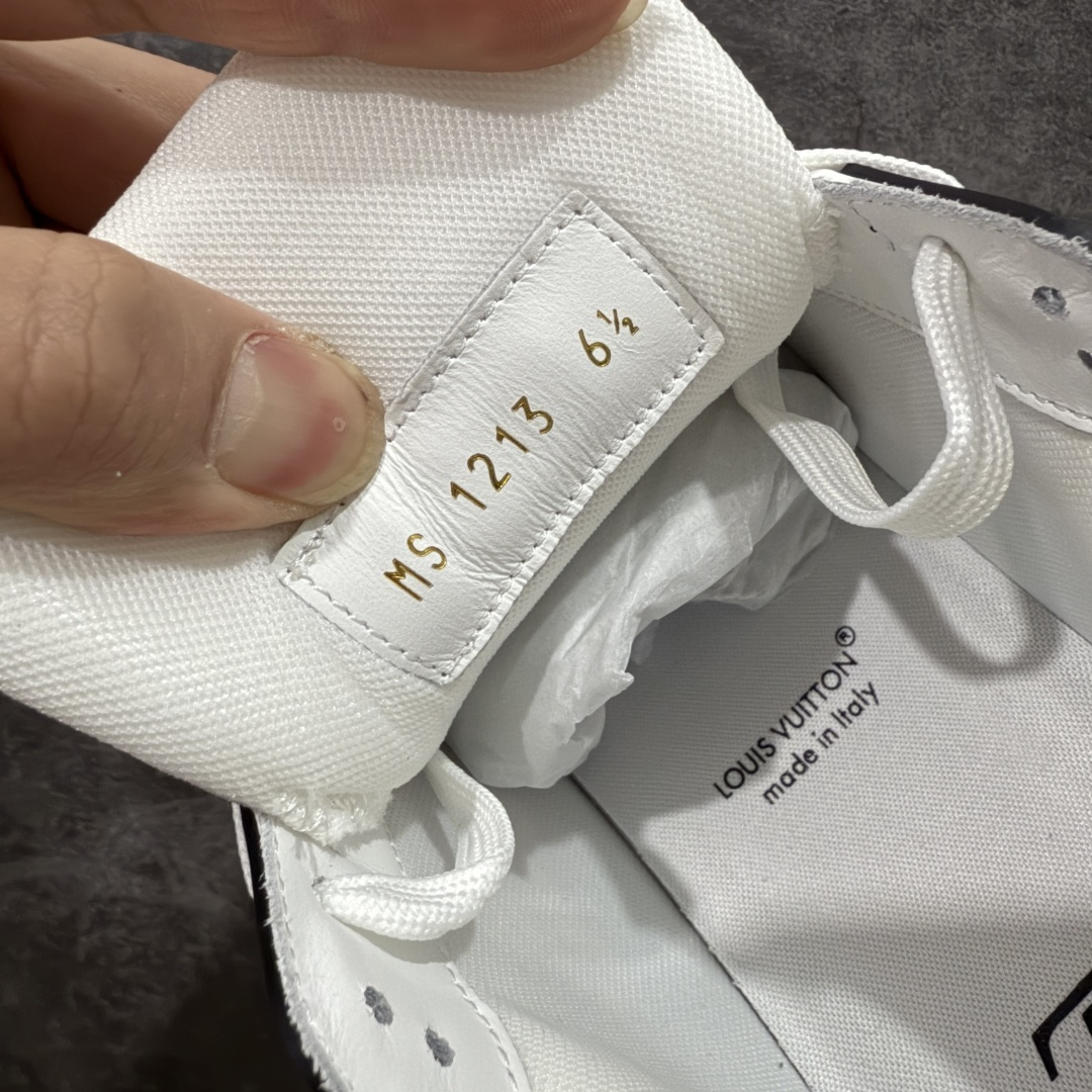 图片[6]-【天花板/Goat版】 市场最强版 没有之一的存在💪🏻 Louis Vuitton LV Trainer 系列全新版上架 黑牛仔 手里有正品的可以对比下🆚懂货的看细节‼️ 此版品质是市场从未达到的新高度！ 整体版型 皮料 牛仔布的色差 压花纹路清晰度 后跟版型等等 都可以自行对比[机智]吊打市场所有货，怒甩十条街的那种，直接来正品对比图🆚，欢迎拿市场各大工厂的货来对比！ 尺码：35-45码-选品中心