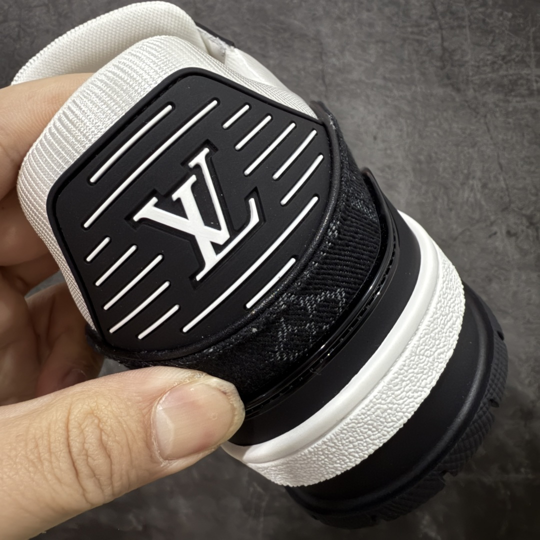 图片[2]-【天花板/Goat版】 市场最强版 没有之一的存在💪🏻 Louis Vuitton LV Trainer 系列全新版上架 黑牛仔 手里有正品的可以对比下🆚懂货的看细节‼️ 此版品质是市场从未达到的新高度！ 整体版型 皮料 牛仔布的色差 压花纹路清晰度 后跟版型等等 都可以自行对比[机智]吊打市场所有货，怒甩十条街的那种，直接来正品对比图🆚，欢迎拿市场各大工厂的货来对比！ 尺码：35-45码-选品中心