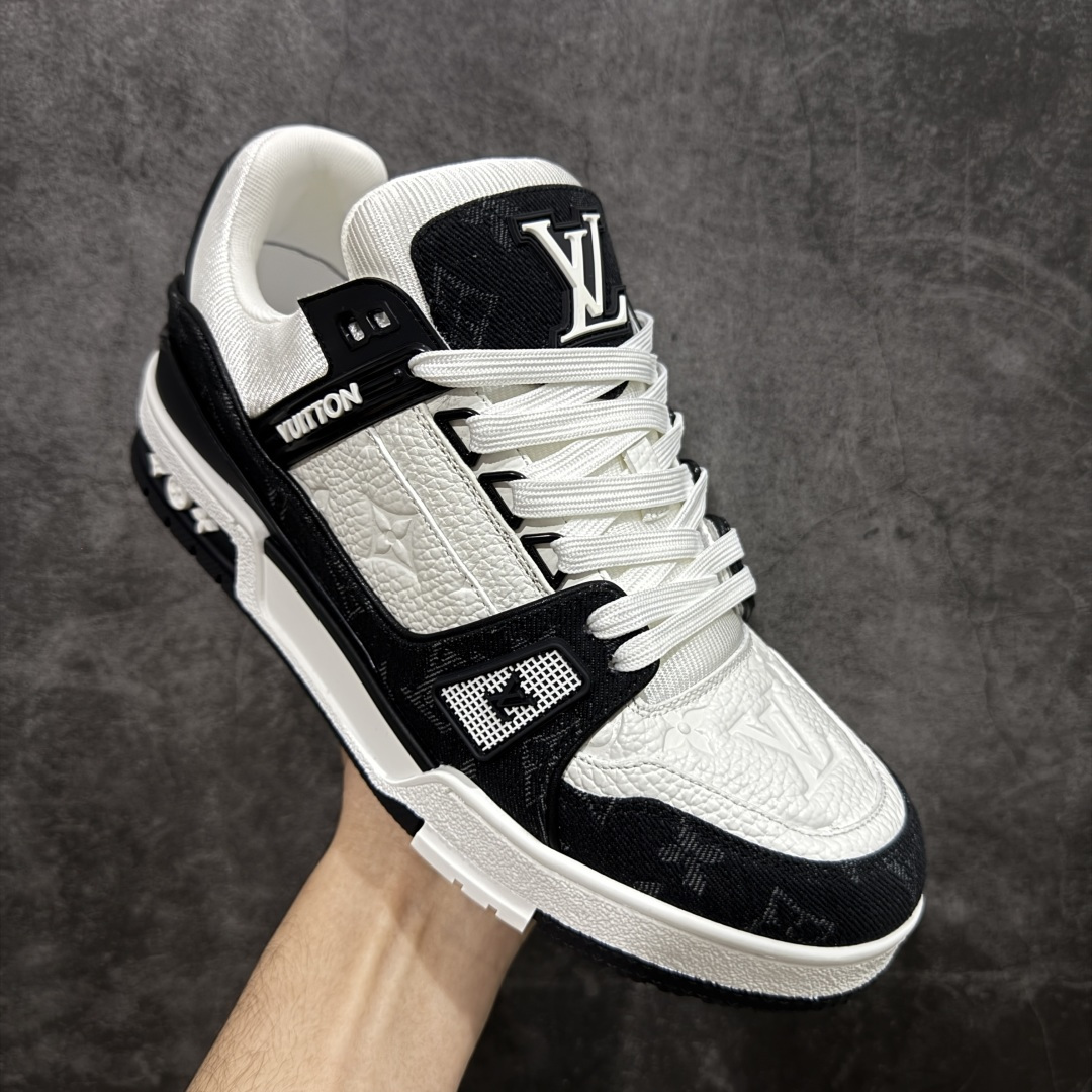 图片[3]-【天花板/Goat版】 市场最强版 没有之一的存在💪🏻 Louis Vuitton LV Trainer 系列全新版上架 黑牛仔 手里有正品的可以对比下🆚懂货的看细节‼️ 此版品质是市场从未达到的新高度！ 整体版型 皮料 牛仔布的色差 压花纹路清晰度 后跟版型等等 都可以自行对比[机智]吊打市场所有货，怒甩十条街的那种，直接来正品对比图🆚，欢迎拿市场各大工厂的货来对比！ 尺码：35-45码-选品中心