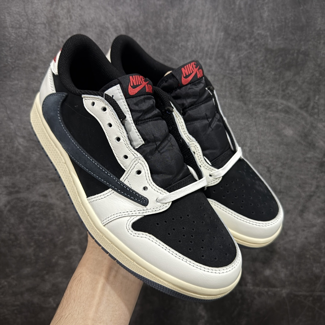 【原厂版】Air Jordan 1 x Travis Scott AJ1 x TS联名黑蓝倒钩低帮 DZ4137-700 超级强悍品质 可对比市场各大纯原版本 专业aj大厂出品 对细节的把控毋庸置疑 材料也是用最接近原鞋的头层皮料 所有地方都没有做到减配 原厂鞋楦打造完美鞋型 整体鞋型以及后跟做的弧度做的非常好 鞋带为原厂打蜡鞋带 粗细程度同步原鞋 裁片清洁度到位 无明显瑕疵毛边 免修产品 正确针车 该重针 该有尖角的地方都有做到 鞋价格非常香 转手可闭眼卖高价 到手各位就知道货有多好 绝对秒杀一切同价格货品 尺码:36-47.5-选品中心