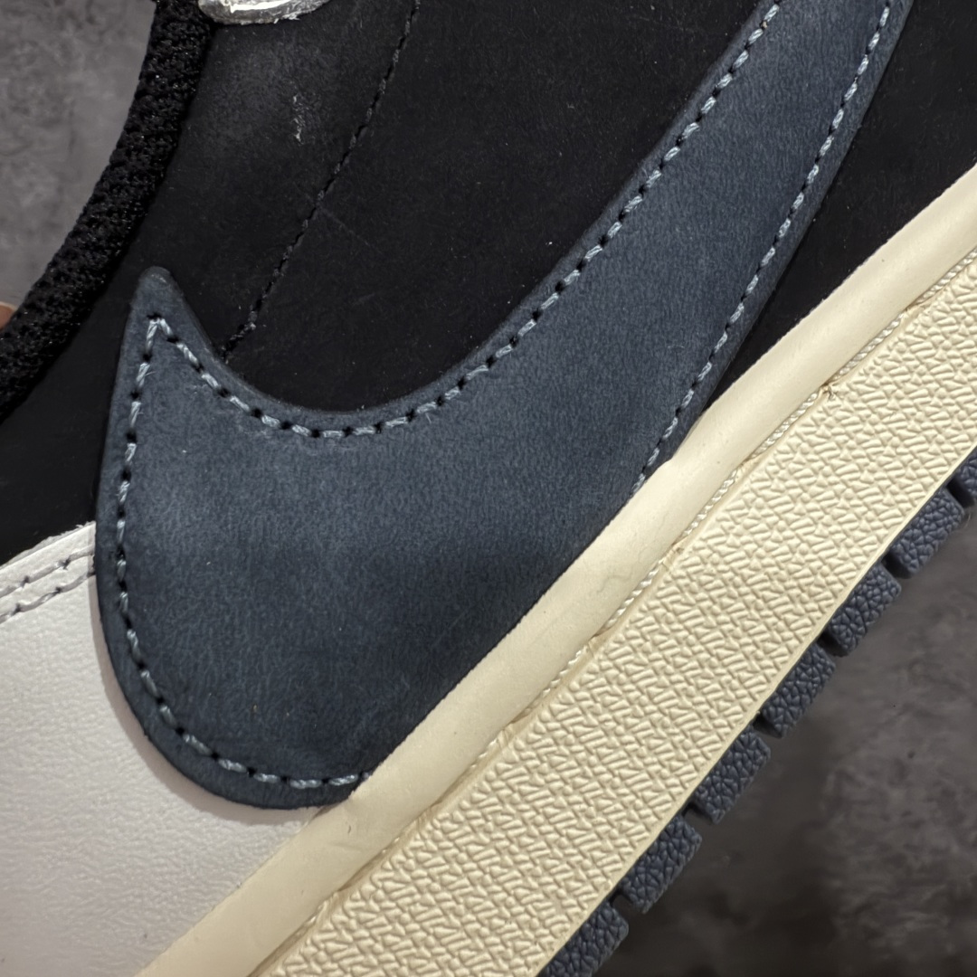 图片[3]-【原厂版】Air Jordan 1 x Travis Scott AJ1 x TS联名黑蓝倒钩低帮 DZ4137-700 超级强悍品质 可对比市场各大纯原版本 专业aj大厂出品 对细节的把控毋庸置疑 材料也是用最接近原鞋的头层皮料 所有地方都没有做到减配 原厂鞋楦打造完美鞋型 整体鞋型以及后跟做的弧度做的非常好 鞋带为原厂打蜡鞋带 粗细程度同步原鞋 裁片清洁度到位 无明显瑕疵毛边 免修产品 正确针车 该重针 该有尖角的地方都有做到 鞋价格非常香 转手可闭眼卖高价 到手各位就知道货有多好 绝对秒杀一切同价格货品 尺码：36-47.5-选品中心