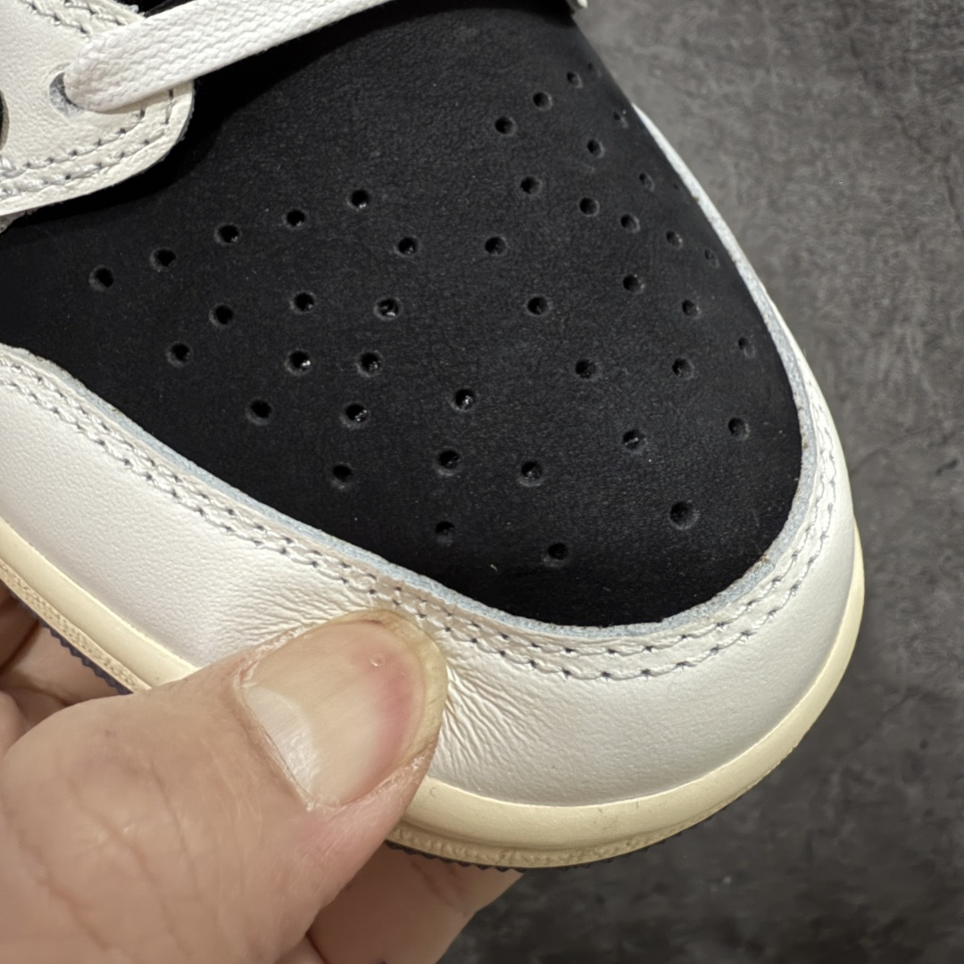 图片[5]-【原厂版】Air Jordan 1 x Travis Scott AJ1 x TS联名黑蓝倒钩低帮 DZ4137-700 超级强悍品质 可对比市场各大纯原版本 专业aj大厂出品 对细节的把控毋庸置疑 材料也是用最接近原鞋的头层皮料 所有地方都没有做到减配 原厂鞋楦打造完美鞋型 整体鞋型以及后跟做的弧度做的非常好 鞋带为原厂打蜡鞋带 粗细程度同步原鞋 裁片清洁度到位 无明显瑕疵毛边 免修产品 正确针车 该重针 该有尖角的地方都有做到 鞋价格非常香 转手可闭眼卖高价 到手各位就知道货有多好 绝对秒杀一切同价格货品 尺码：36-47.5-选品中心