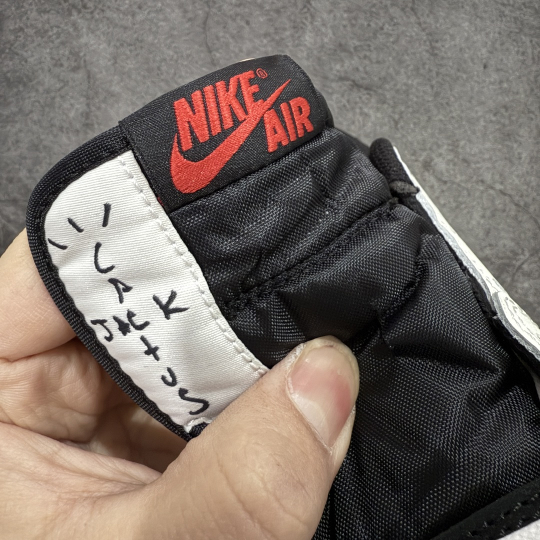 图片[6]-【原厂版】Air Jordan 1 x Travis Scott AJ1 x TS联名黑蓝倒钩低帮 DZ4137-700 超级强悍品质 可对比市场各大纯原版本 专业aj大厂出品 对细节的把控毋庸置疑 材料也是用最接近原鞋的头层皮料 所有地方都没有做到减配 原厂鞋楦打造完美鞋型 整体鞋型以及后跟做的弧度做的非常好 鞋带为原厂打蜡鞋带 粗细程度同步原鞋 裁片清洁度到位 无明显瑕疵毛边 免修产品 正确针车 该重针 该有尖角的地方都有做到 鞋价格非常香 转手可闭眼卖高价 到手各位就知道货有多好 绝对秒杀一切同价格货品 尺码：36-47.5-选品中心