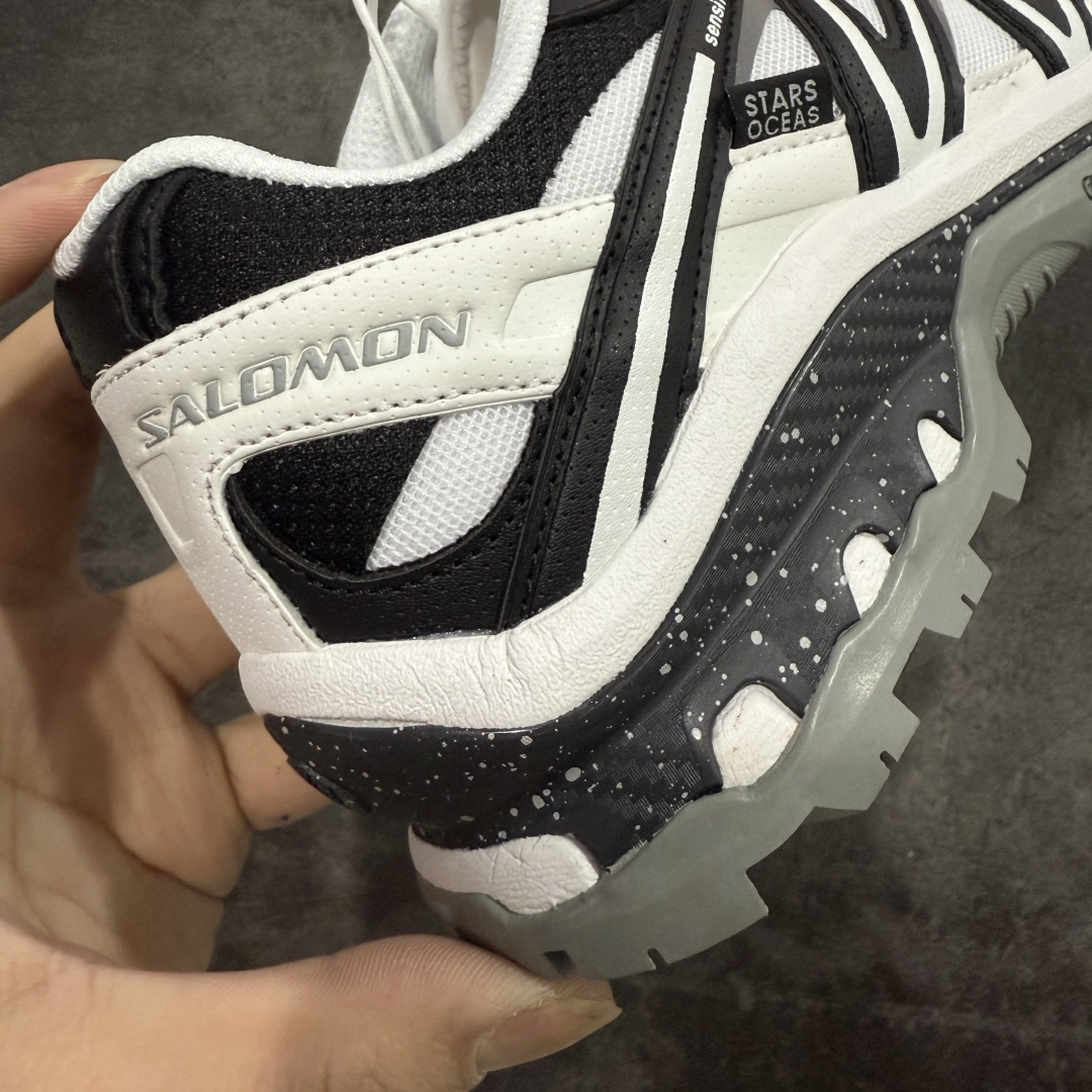 图片[3]-【W1版本】Salomon XT-QUEST ADV 萨洛蒙 时尚 舒适减震防滑耐磨 低帮跑步鞋 男女同款 410523 纯原外贸平台特供订单 耗时半年巨作 全套原纸板楦头开发 原厂特供网布配套加持 确保原汁原味 完美呈现版型 原档数据独家私模五层组合大底 男女鞋同步官方 原装Ortholite轻量化鞋垫 中底布带钢印编号 原厂TPU锁扣 进口港宝加持 后跟自然饱满 还原公司包裹性 基于 SALOMON 初代 XT 鞋身造型并搭载 4D ADVANCED CHASSIS™ 大底打造而成 为这款 XT-QUEST 带来了多项足部控制与保护等功能性 如在运动过程中控制左右晃动的过程而提高稳定性、改善长途越野过程中足中到足尖的过渡、提高感知岩石的精确度以抵抗尖锐物体对脚底的伤害以及采用动态缓冲来增强穿着舒适感 从而减轻疲劳感 使 XT-QUEST 成为一双舒适且安全的户外之履 尺码：36 36.5 37.5 38 38.5 39 40 40.5 41 42 42.5 43 44 44.5 45-选品中心