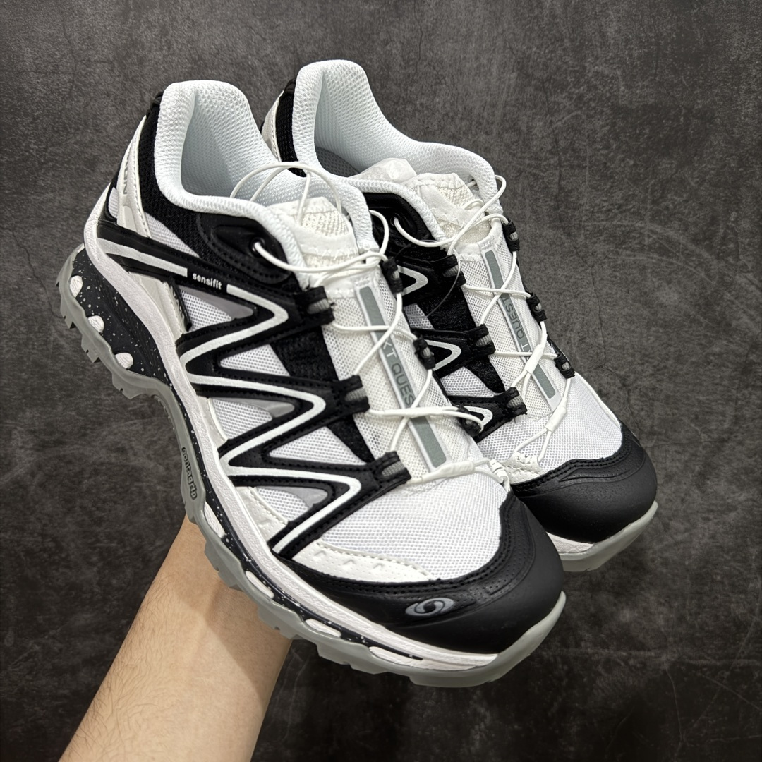 【W1版本】Salomon XT-QUEST ADV 萨洛蒙 时尚 舒适减震防滑耐磨 低帮跑步鞋 男女同款 410523 纯原外贸平台特供订单 耗时半年巨作 全套原纸板楦头开发 原厂特供网布配套加持 确保原汁原味 完美呈现版型 原档数据独家私模五层组合大底 男女鞋同步官方 原装Ortholite轻量化鞋垫 中底布带钢印编号 原厂TPU锁扣 进口港宝加持 后跟自然饱满 还原公司包裹性 基于 SALOMON 初代 XT 鞋身造型并搭载 4D ADVANCED CHASSIS™ 大底打造而成 为这款 XT-QUEST 带来了多项足部控制与保护等功能性 如在运动过程中控制左右晃动的过程而提高稳定性、改善长途越野过程中足中到足尖的过渡、提高感知岩石的精确度以抵抗尖锐物体对脚底的伤害以及采用动态缓冲来增强穿着舒适感 从而减轻疲劳感 使 XT-QUEST 成为一双舒适且安全的户外之履 尺码:36 36.5 37.5 38 38.5 39 40 40.5 41 42 42.5 43 44 44.5 45-选品中心