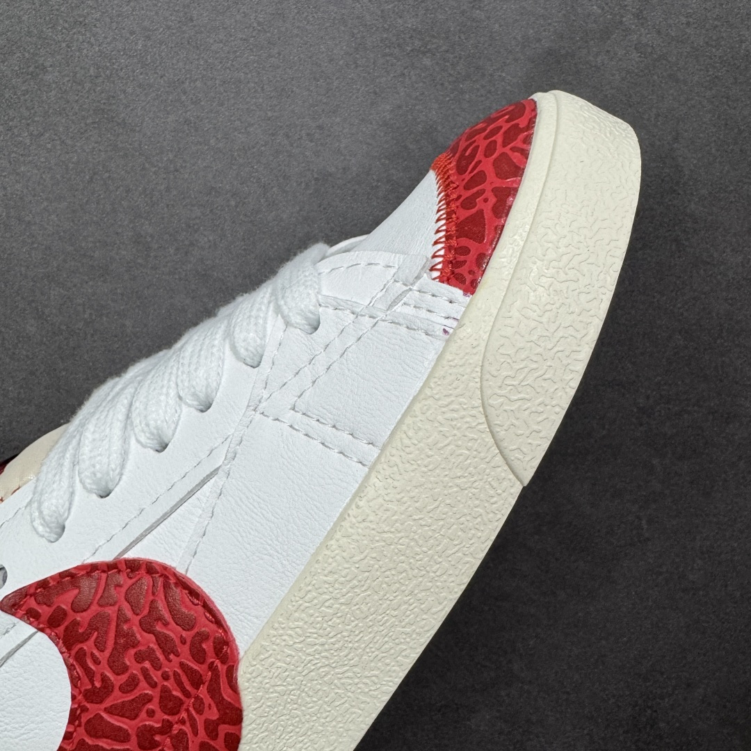 图片[5]-【公司级】Nike Blazer Low ‘77 Jumbo 马年限定 全新焕新升级经典 Blazer 鞋款，大号 Swoosh 突出新时代更加张扬的潮流感，对经典的又一次改良升级。大号 Swoosh 设计结合宽大鞋带，符合当下潮流意趣，橡胶外底融入凸起人字形底纹增添几分户外感觉 货号：DQ1470-141 尺码：36 36.5 37.5 38 38.5 39 40 40.5 41 42 42.5 43 44 44.5 45 编码：GLB210220-选品中心