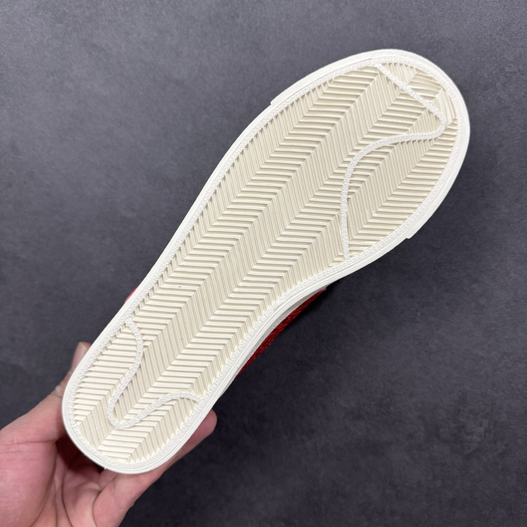 图片[9]-【公司级】Nike Blazer Low ‘77 Jumbo 马年限定 全新焕新升级经典 Blazer 鞋款，大号 Swoosh 突出新时代更加张扬的潮流感，对经典的又一次改良升级。大号 Swoosh 设计结合宽大鞋带，符合当下潮流意趣，橡胶外底融入凸起人字形底纹增添几分户外感觉 货号：DQ1470-141 尺码：36 36.5 37.5 38 38.5 39 40 40.5 41 42 42.5 43 44 44.5 45 编码：GLB210220-选品中心