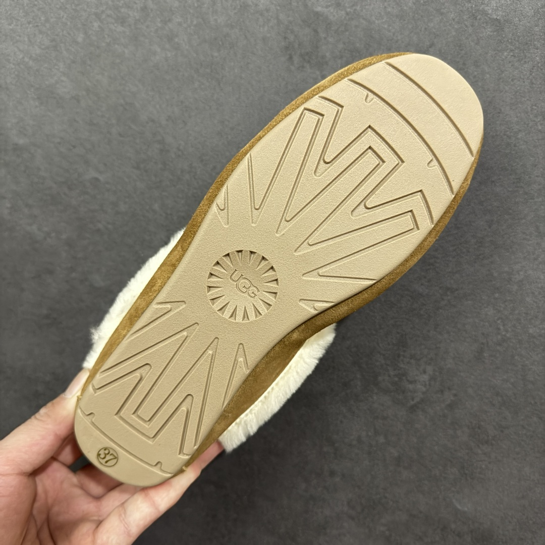 图片[9]-【莞产X1版本】 市面顶级版本 KALLEN LACE 1171391 UGG 百搭单品 东莞纯原UGG 秋冬羊皮毛一脚蹬懒人鞋 小红书爆款 广州外贸大厂生产 鞋头到鞋垫真羊皮毛一体 独立外盒包装 芯片 带防水工艺 区别市面任何版本 5cm厚底 独立原版开发大底 羊绒鞋垫 冬季保暖外出 家居都是很适合的选择 进年uug推出款式系列 局部偏向年轻消费者喜好 也走到时尚潮流穿搭的前沿 鞋身材质 防泼水涂层翻毛皮鞋面 17毫米UGGPURE™植入式羊毛内底 轻便防滑舒适橡胶外底 带有品牌LOGO商标 带全套包装 尺码： 35-40-选品中心