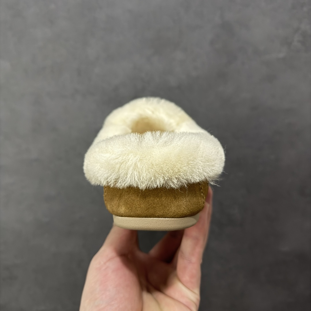 图片[4]-【莞产X1版本】 市面顶级版本 KALLEN LACE 1171391 UGG 百搭单品 东莞纯原UGG 秋冬羊皮毛一脚蹬懒人鞋 小红书爆款 广州外贸大厂生产 鞋头到鞋垫真羊皮毛一体 独立外盒包装 芯片 带防水工艺 区别市面任何版本 5cm厚底 独立原版开发大底 羊绒鞋垫 冬季保暖外出 家居都是很适合的选择 进年uug推出款式系列 局部偏向年轻消费者喜好 也走到时尚潮流穿搭的前沿 鞋身材质 防泼水涂层翻毛皮鞋面 17毫米UGGPURE™植入式羊毛内底 轻便防滑舒适橡胶外底 带有品牌LOGO商标 带全套包装 尺码： 35-40-选品中心