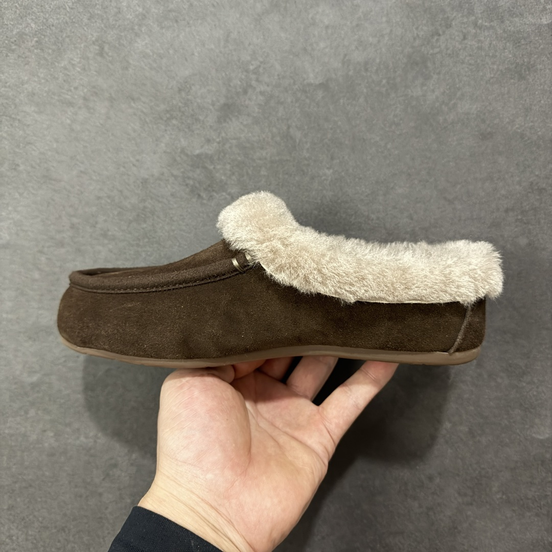 图片[2]-【莞产X1版本】 市面顶级版本 KALLEN LACE 1171391 UGG 百搭单品 东莞纯原UGG 秋冬羊皮毛一脚蹬懒人鞋 小红书爆款 广州外贸大厂生产 鞋头到鞋垫真羊皮毛一体 独立外盒包装 芯片 带防水工艺 区别市面任何版本 5cm厚底 独立原版开发大底 羊绒鞋垫 冬季保暖外出 家居都是很适合的选择 进年uug推出款式系列 局部偏向年轻消费者喜好 也走到时尚潮流穿搭的前沿 鞋身材质 防泼水涂层翻毛皮鞋面 17毫米UGGPURE™植入式羊毛内底 轻便防滑舒适橡胶外底 带有品牌LOGO商标 带全套包装 尺码： 35-40-选品中心