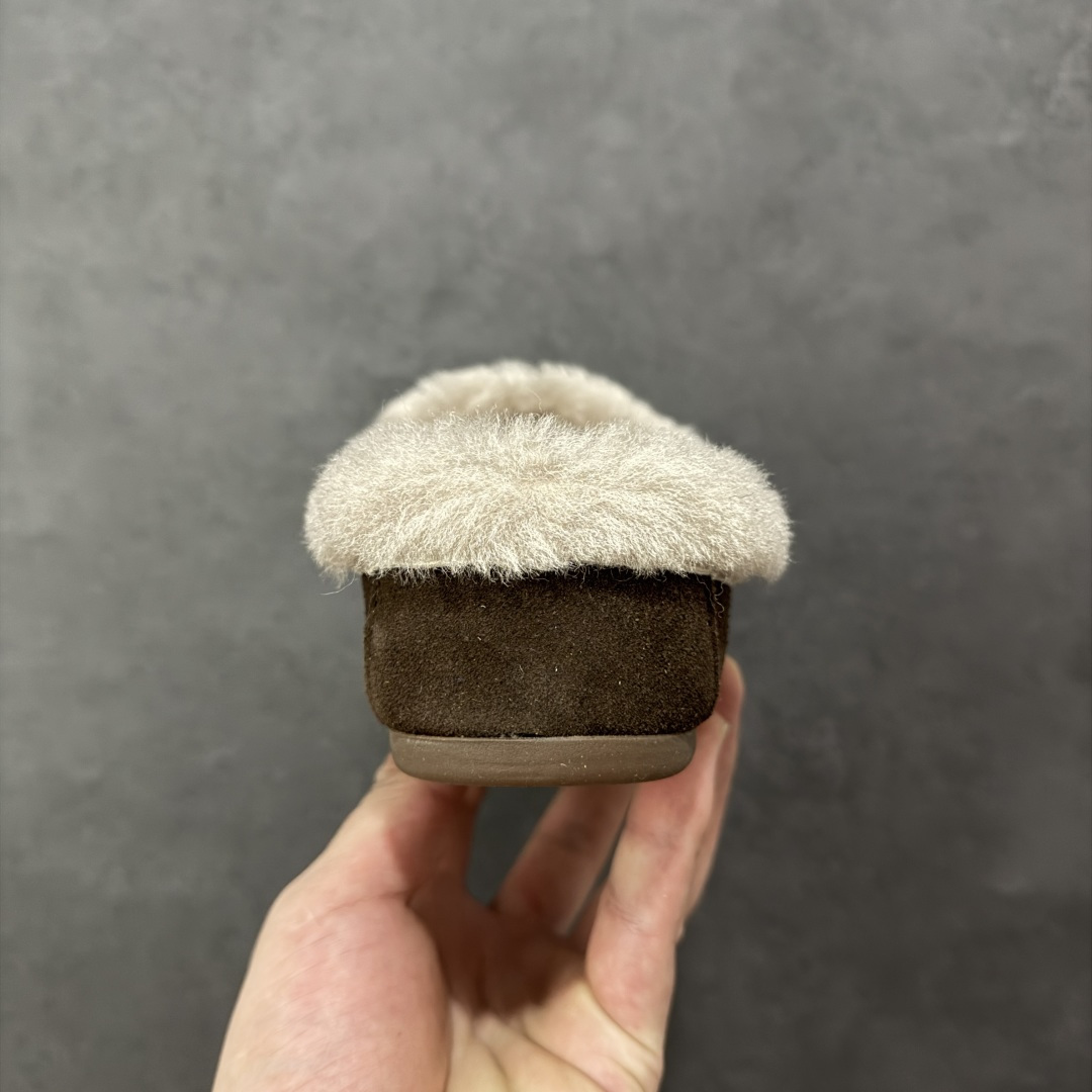 图片[4]-【莞产X1版本】 市面顶级版本 KALLEN LACE 1171391 UGG 百搭单品 东莞纯原UGG 秋冬羊皮毛一脚蹬懒人鞋 小红书爆款 广州外贸大厂生产 鞋头到鞋垫真羊皮毛一体 独立外盒包装 芯片 带防水工艺 区别市面任何版本 5cm厚底 独立原版开发大底 羊绒鞋垫 冬季保暖外出 家居都是很适合的选择 进年uug推出款式系列 局部偏向年轻消费者喜好 也走到时尚潮流穿搭的前沿 鞋身材质 防泼水涂层翻毛皮鞋面 17毫米UGGPURE™植入式羊毛内底 轻便防滑舒适橡胶外底 带有品牌LOGO商标 带全套包装 尺码： 35-40-选品中心