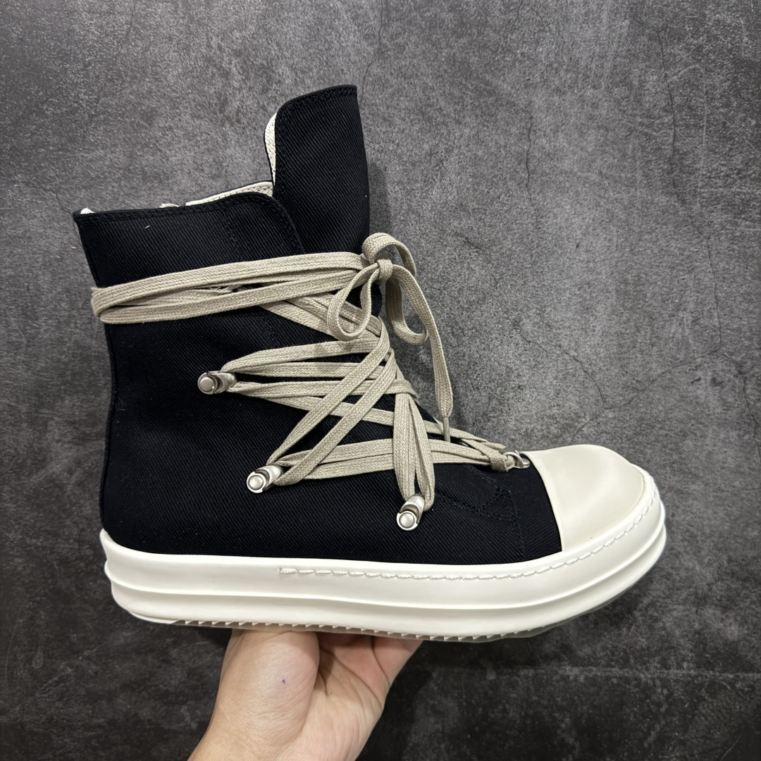 【莞产G版】薄底帆布黑色高帮大匡威疯狂绑带款 RO / Rick Owens DRKSHDW 瑞克·欧文斯【副线】 【款式】 大匡威/低帮/厚底/ 光泽金属尼龙布 高帮 西瓜头 【皮料】 东莞原厂进口全新2025年新材质““水洗牛仔黑色斜纹布” 【鞋带】 鞋带采用水染定织法工艺，高密度之下，透出光泽感！ 【鞋头】软糯，轻轻按压有牛皮细细的纹理质感！ 【鞋底】TPU大底奶香味！硬度、肤感一比一！鞋底logo钢印清晰正确！ 【鞋垫】独家私人开模压印！牛皮贴面，双层复合！ 【尺码】 ：36 37 38 39 40 41 42 43 44 45 46！-选品中心