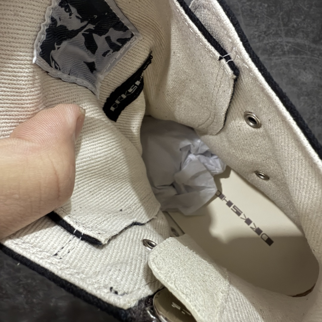 图片[6]-【莞产G版】薄底帆布黑色高帮大匡威疯狂绑带款 RO / Rick Owens DRKSHDW 瑞克·欧文斯【副线】 【款式】 大匡威/低帮/厚底/ 光泽金属尼龙布 高帮 西瓜头 【皮料】 东莞原厂进口全新2025年新材质““水洗牛仔黑色斜纹布” 【鞋带】 鞋带采用水染定织法工艺，高密度之下，透出光泽感！ 【鞋头】软糯，轻轻按压有牛皮细细的纹理质感！ 【鞋底】TPU大底奶香味！硬度、肤感一比一！鞋底logo钢印清晰正确！ 【鞋垫】独家私人开模压印！牛皮贴面，双层复合！ 【尺码】 ：36 37 38 39 40 41 42 43 44 45 46！-选品中心