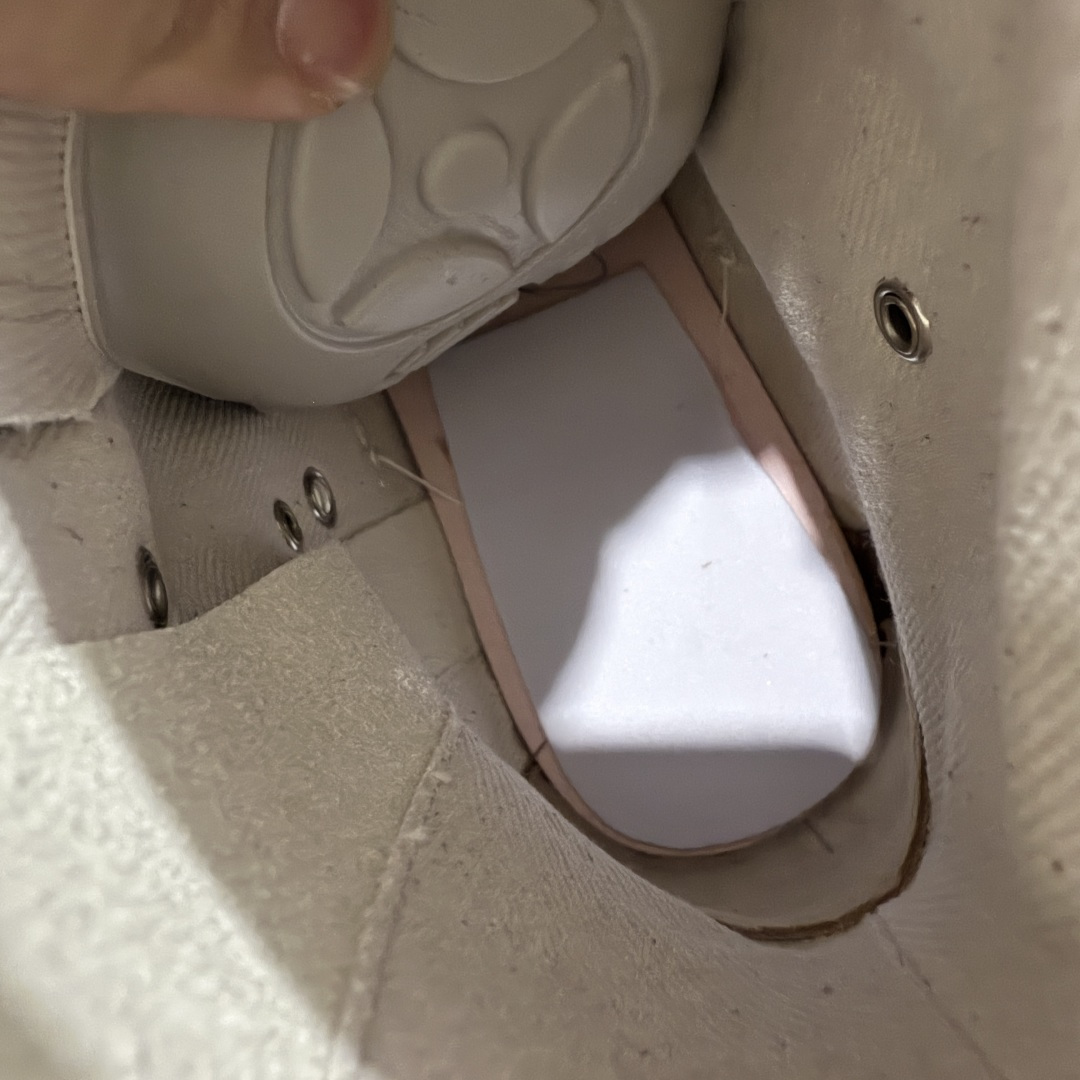 图片[8]-【莞产G版】薄底帆布黑色高帮大匡威疯狂绑带款 RO / Rick Owens DRKSHDW 瑞克·欧文斯【副线】 【款式】 大匡威/低帮/厚底/ 光泽金属尼龙布 高帮 西瓜头 【皮料】 东莞原厂进口全新2025年新材质““水洗牛仔黑色斜纹布” 【鞋带】 鞋带采用水染定织法工艺，高密度之下，透出光泽感！ 【鞋头】软糯，轻轻按压有牛皮细细的纹理质感！ 【鞋底】TPU大底奶香味！硬度、肤感一比一！鞋底logo钢印清晰正确！ 【鞋垫】独家私人开模压印！牛皮贴面，双层复合！ 【尺码】 ：36 37 38 39 40 41 42 43 44 45 46！-选品中心