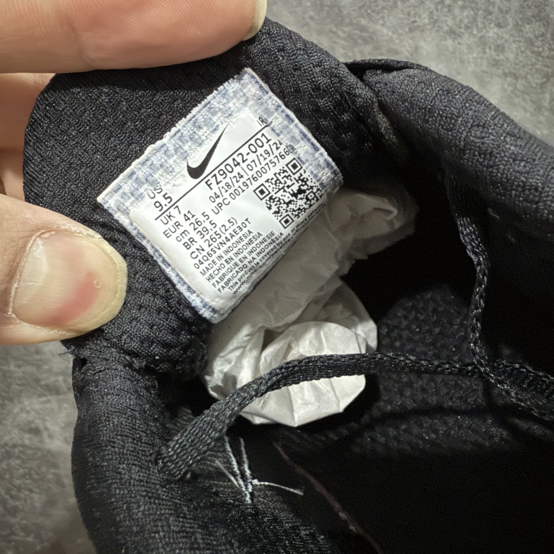 图片[7]-【Max纯原版】Swarovski/施华洛世奇 x Nike Air Max Plus 黑黄 TN气垫系列跑鞋 Swarovski x Air Max Plus施华洛世奇与Nike携手推出2款Air Max Plus联名配色，以黑色皮革打造\’Moonlight\’配色，标志性波浪叠层采用施华洛世奇水晶。鞋侧饰有一枚镶嵌水晶的大面积迷你 Swoosh，后跟配有 Tn Air 徽章 全新一比一高端版本 真正的市场T1品质 更多配色陆续出货 真正的用心研发 一点一点抠出来的 品质 品控细节 随便闭眼对比市场任何版本 全套原纸板楦头开发 完美呈现版型 工艺流程均与原鞋保持一致 Turned Air 中底缓震技术 鞋面弧度与大底弧度一致 鞋头正确TPU材质 鞋面高频TPU材质1.0厚度 原鞋一致层次感 超越公司货的品控标准 多道QC质检 货号：FZ9042-001 尺码：36 36.5 37.5 38 38.5 39 40 40.5 41 42 42.5 43 44 44.5 45 46-选品中心