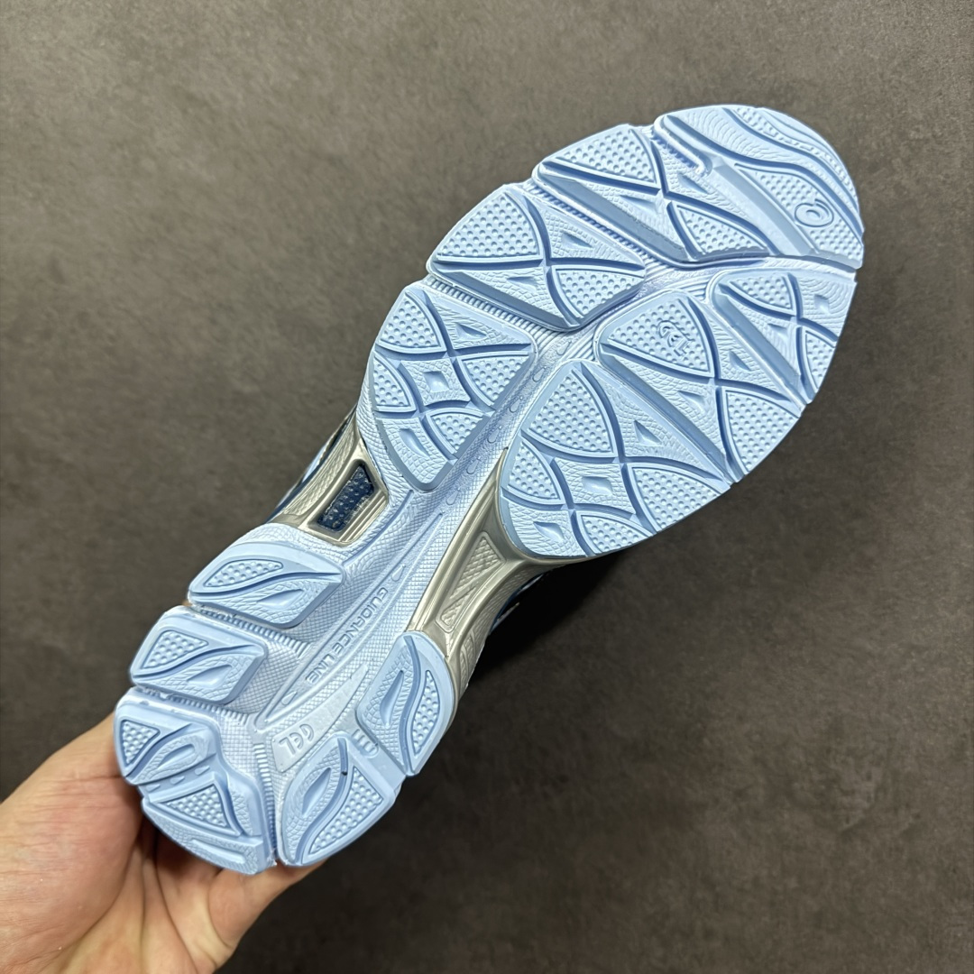 图片[9]-【公司级】Asics Gel-Cumulus 16 亚瑟士复古时尚缓震运动跑步鞋 鞋面采用无缝线工程网眼设计，全面升级的FF BLAST™ PLUS泡棉，更轻、更弹、更耐久。相比前代更轻盈鞋底采用了轻质发泡材料,并在后跟和前掌处采用了亚瑟士核心科技GEL缓震胶,赋予鞋款强大的缓冲性能,提供了更柔软舒适的穿着体验。AHAR® PLUS超耐磨橡胶大底，延长跑鞋使用寿命。 货号：1203A733-400 尺码：36 37 37.5 38 39 39.5 40 40.5 41.5 42 42.5 43.5 44 45 编码：AMB260270-选品中心