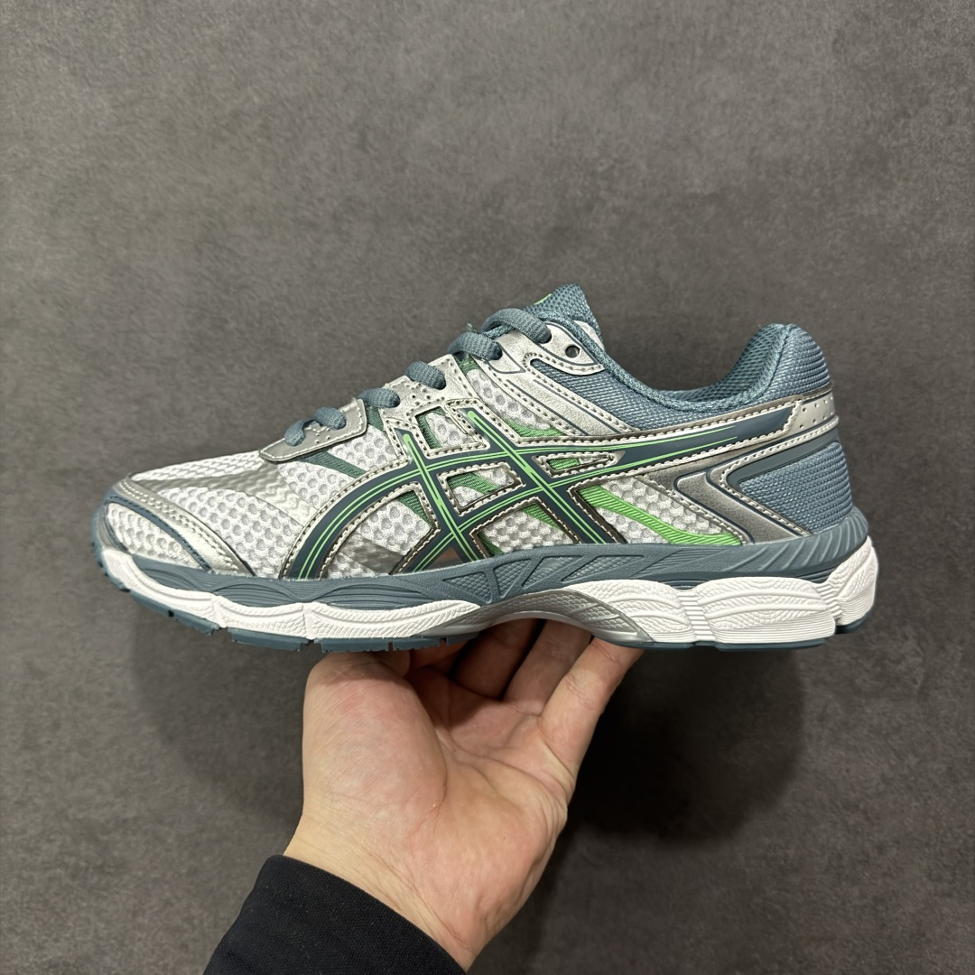 图片[2]-【公司级】Asics Gel-Cumulus 16 亚瑟士复古时尚缓震运动跑步鞋 鞋面采用无缝线工程网眼设计，全面升级的FF BLAST™ PLUS泡棉，更轻、更弹、更耐久。相比前代更轻盈鞋底采用了轻质发泡材料,并在后跟和前掌处采用了亚瑟士核心科技GEL缓震胶,赋予鞋款强大的缓冲性能,提供了更柔软舒适的穿着体验。AHAR® PLUS超耐磨橡胶大底，延长跑鞋使用寿命。 货号：1203A733-100 尺码：36 37 37.5 38 39 39.5 40 40.5 41.5 42 42.5 43.5 44 45 编码：AMB260270-选品中心