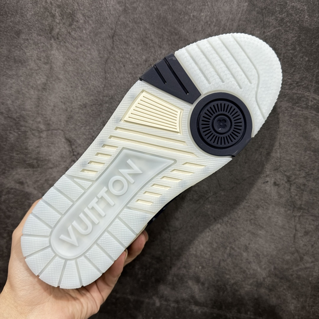 图片[9]-【莞产YS版本】Louis Vuitton Trainer lv时装走秀运动鞋 完美鞋型超高的清洁度 零毛边线头瑕疵 全套原楦原纸版原鞋开模 全网最具灵魂的版型 正确原装黄色鞋盒 正确中底印花 鞋面印花3D高频深度立体 全鞋电脑针车 紧密相连 针距密度一致 环保乳胶注塑鞋垫 厚度脚感还原原版 皮面裁剪部位 统一油边封口工艺 原装橡胶大底含胶量大底组合零偏差 专柜全套包装 防尘袋 说明书 质保卡 男女鞋 尺码： 38 39 40 41 42 43 44 45-选品中心