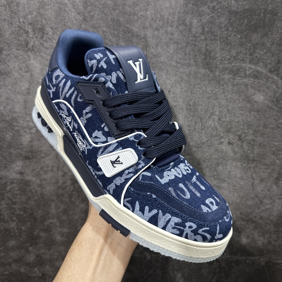 图片[3]-【莞产YS版本】Louis Vuitton Trainer lv时装走秀运动鞋 完美鞋型超高的清洁度 零毛边线头瑕疵 全套原楦原纸版原鞋开模 全网最具灵魂的版型 正确原装黄色鞋盒 正确中底印花 鞋面印花3D高频深度立体 全鞋电脑针车 紧密相连 针距密度一致 环保乳胶注塑鞋垫 厚度脚感还原原版 皮面裁剪部位 统一油边封口工艺 原装橡胶大底含胶量大底组合零偏差 专柜全套包装 防尘袋 说明书 质保卡 男女鞋 尺码： 38 39 40 41 42 43 44 45-选品中心