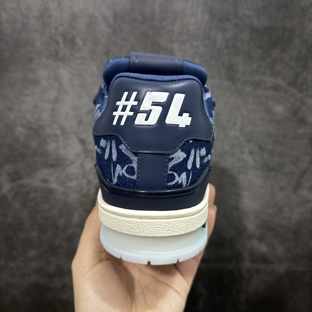 图片[4]-【莞产YS版本】Louis Vuitton Trainer lv时装走秀运动鞋 完美鞋型超高的清洁度 零毛边线头瑕疵 全套原楦原纸版原鞋开模 全网最具灵魂的版型 正确原装黄色鞋盒 正确中底印花 鞋面印花3D高频深度立体 全鞋电脑针车 紧密相连 针距密度一致 环保乳胶注塑鞋垫 厚度脚感还原原版 皮面裁剪部位 统一油边封口工艺 原装橡胶大底含胶量大底组合零偏差 专柜全套包装 防尘袋 说明书 质保卡 男女鞋 尺码： 38 39 40 41 42 43 44 45-选品中心