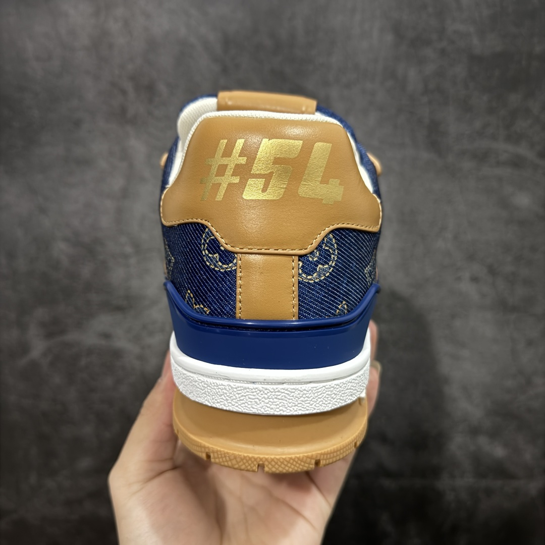 图片[4]-【莞产YS版本】Louis Vuitton Trainer lv时装走秀运动鞋 完美鞋型超高的清洁度 零毛边线头瑕疵 全套原楦原纸版原鞋开模 全网最具灵魂的版型 正确原装黄色鞋盒 正确中底印花 鞋面印花3D高频深度立体 全鞋电脑针车 紧密相连 针距密度一致 环保乳胶注塑鞋垫 厚度脚感还原原版 皮面裁剪部位 统一油边封口工艺 原装橡胶大底含胶量大底组合零偏差 专柜全套包装 防尘袋 说明书 质保卡 男女鞋 尺码： 38 39 40 41 42 43 44 45-选品中心